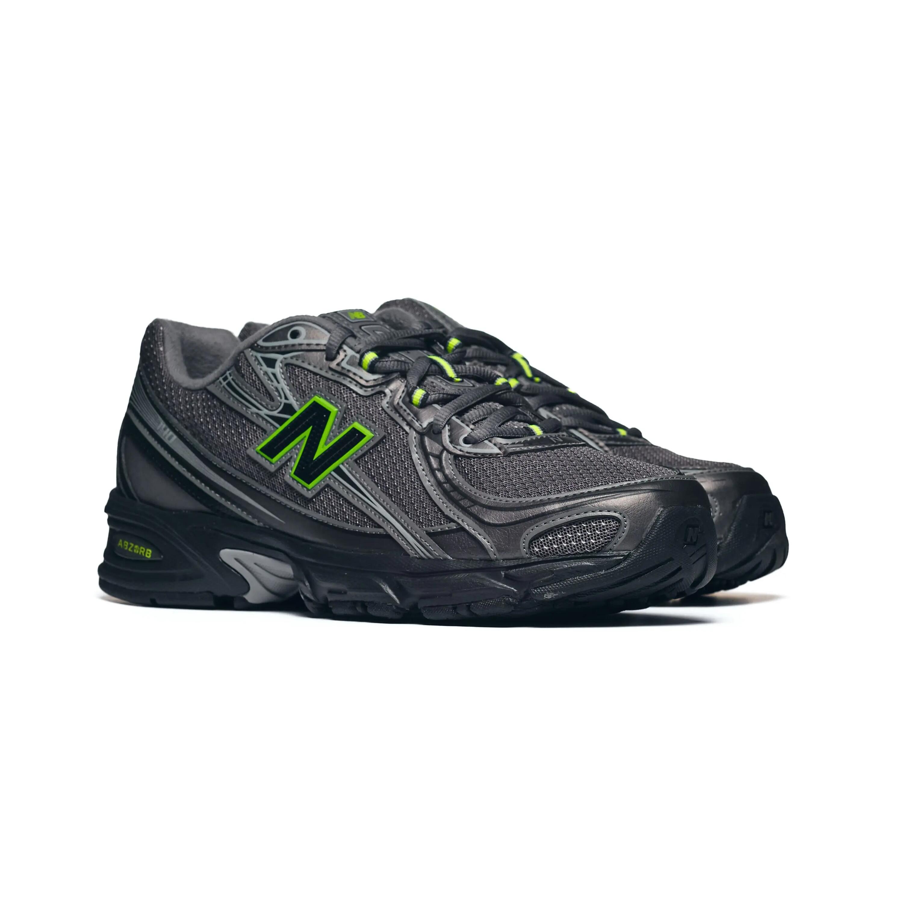 NEW BALANCE picture