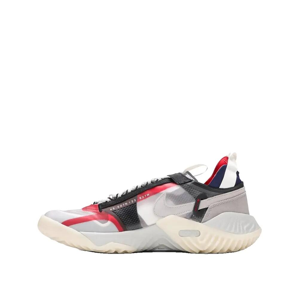 Scarpe Jordan Delta Breathe Uomo Colore Clear/Medium Grey/Light Bone/Varsity Red 3/4