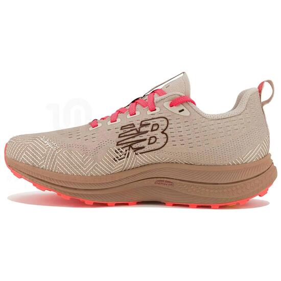 Zapatillas de running New Balance modelo FuelCell SuperComp Trail para hombre