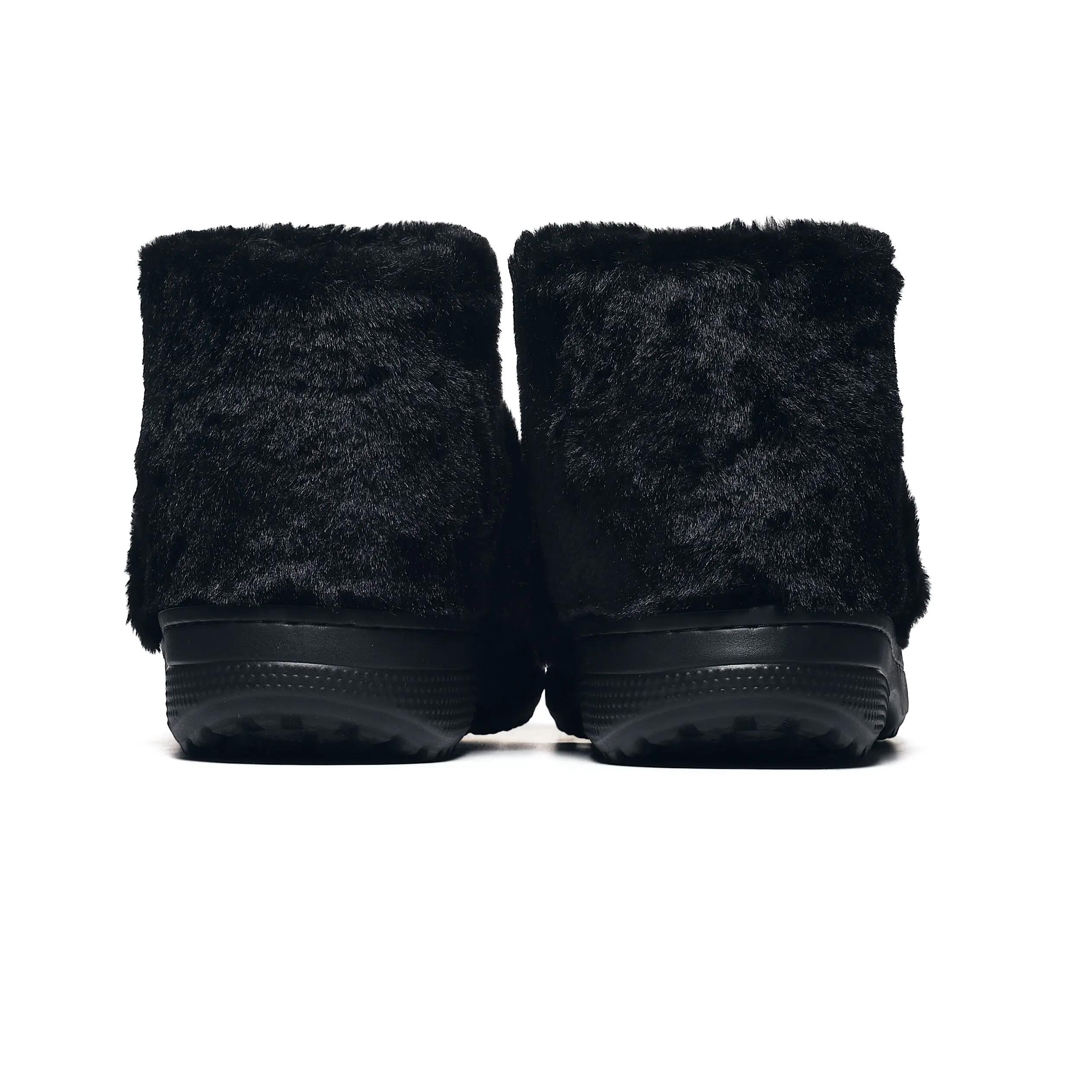 Kapcie Crocs CLASSIC UNFURGETTABLE BOOT 211743-060 6/6