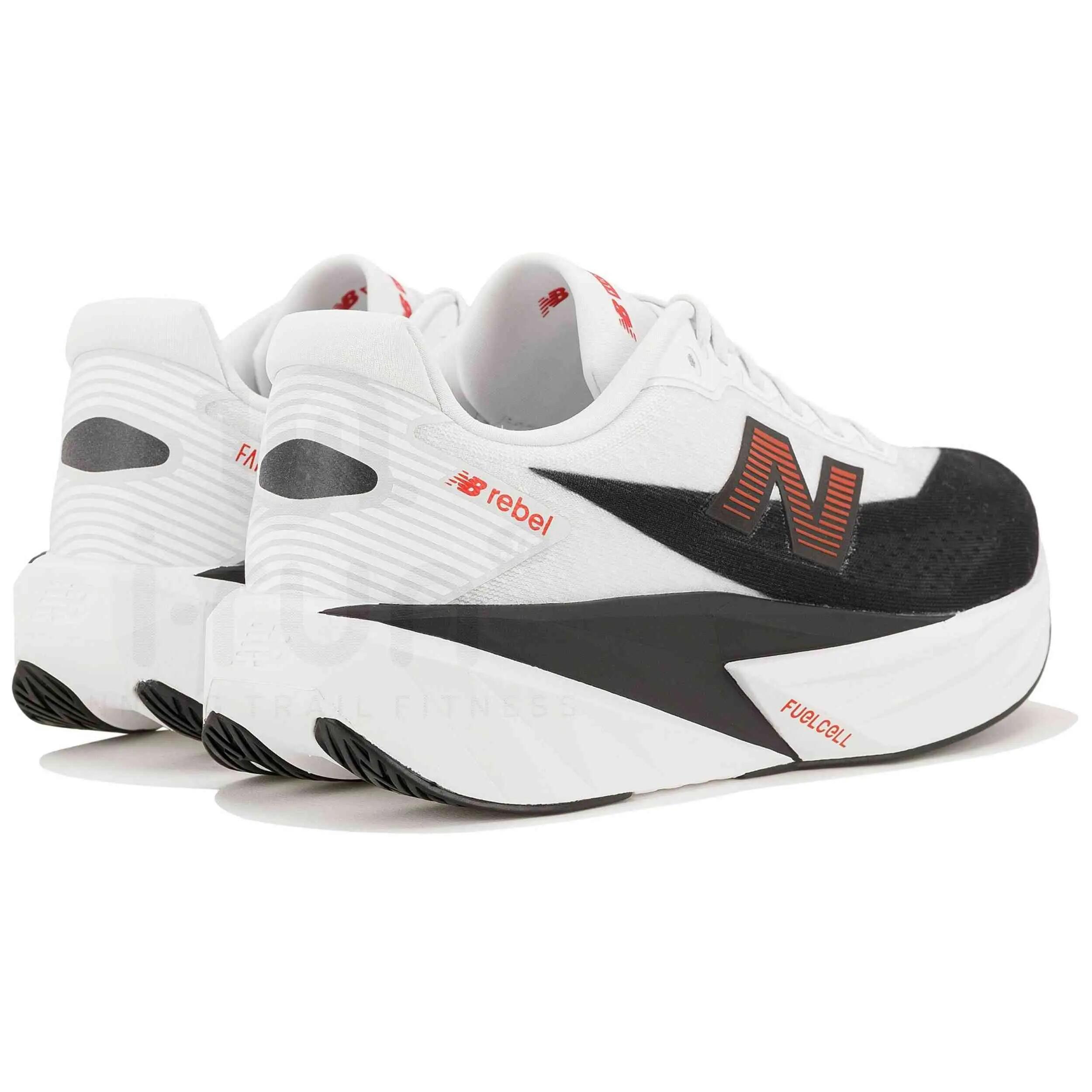 Zapatillas New Balance modelo FuelCell Rebel v5 para hombre 3/4