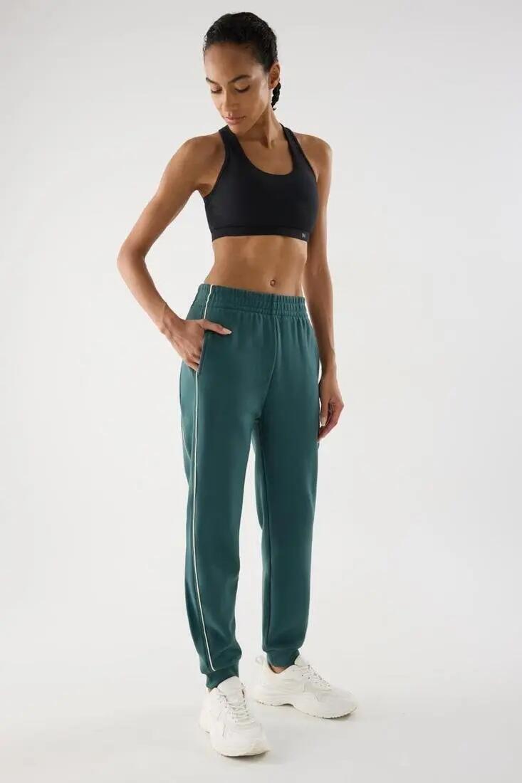 Pantalón deportivo jogger con bolsillos lineas a contraste verde botella 5/5