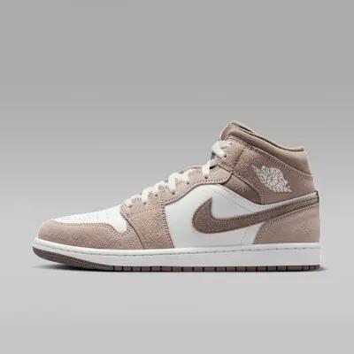 Zapatillas Nike modelo Air Jordan 1 Mid "Light Smoke Grey" para hombre 1/5