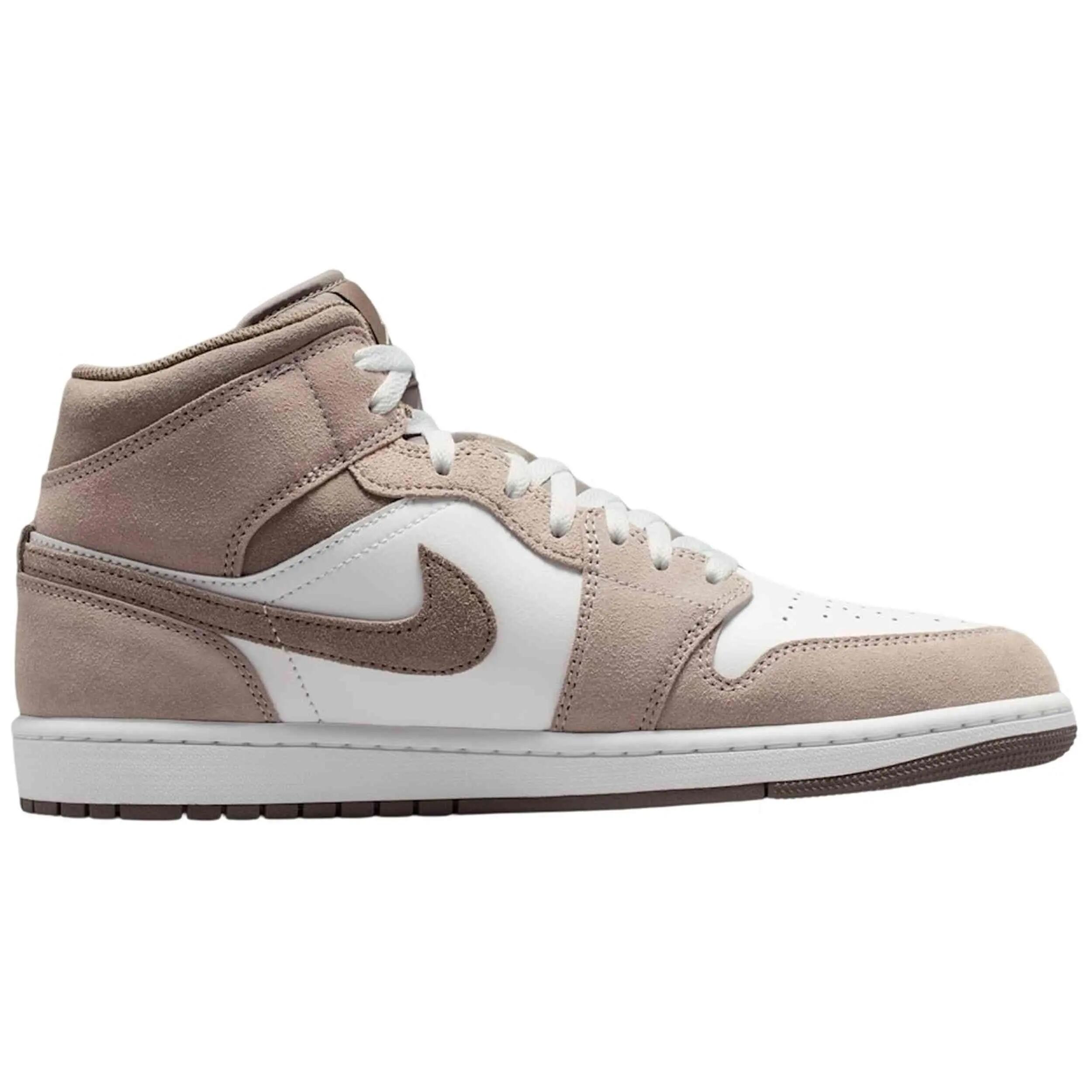 Zapatillas Nike modelo Air Jordan 1 Mid "Light Smoke Grey" para hombre 3/5