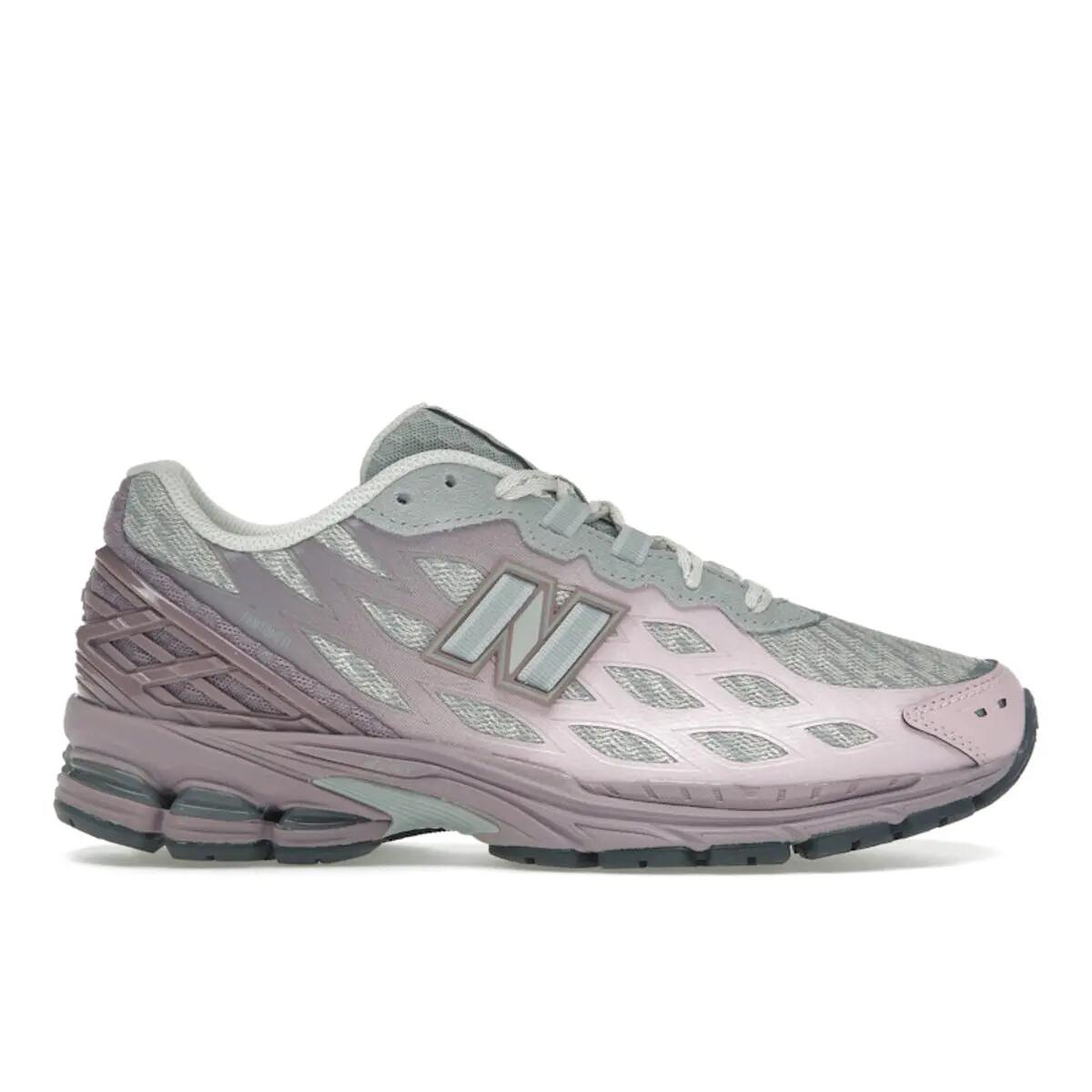 NEW BALANCE picture