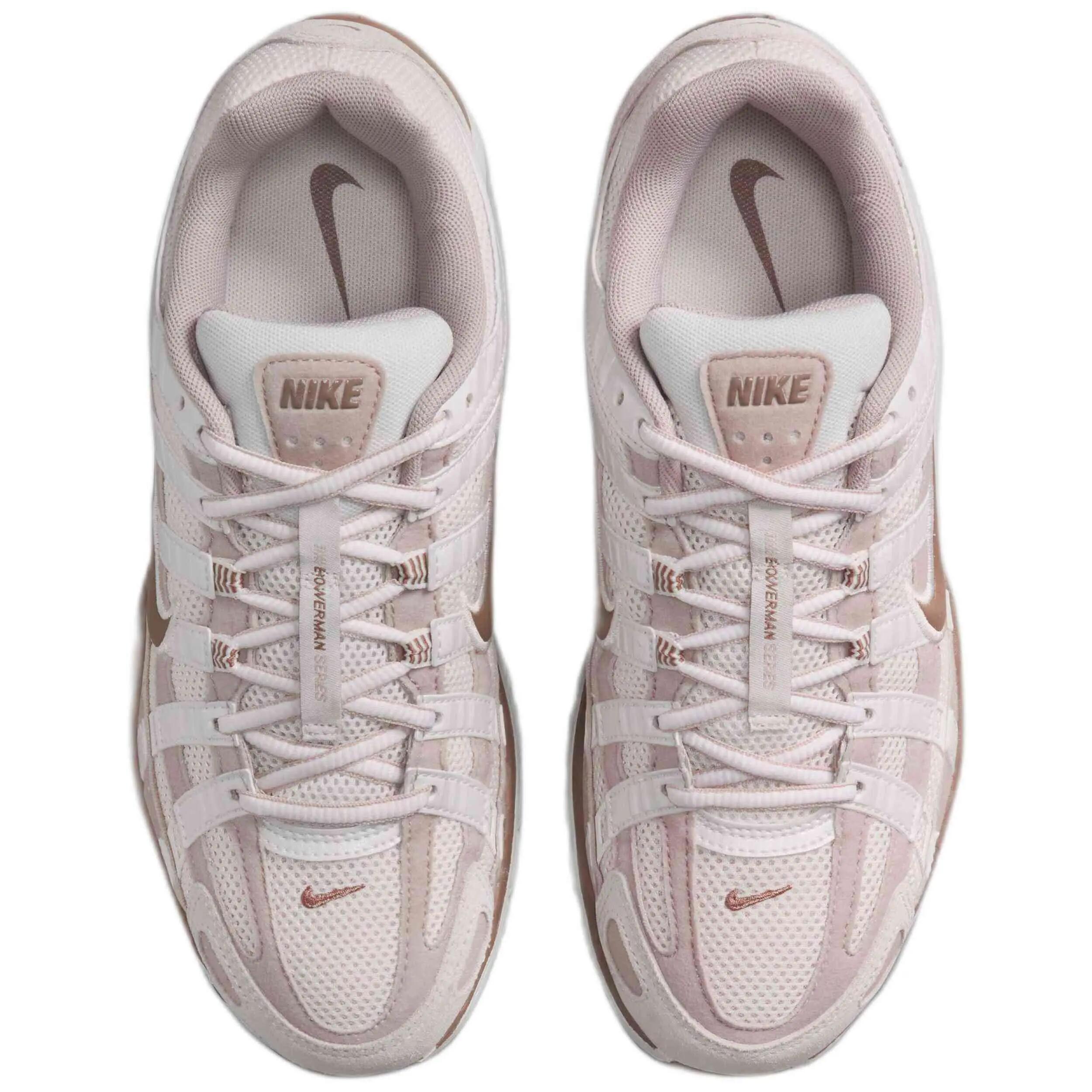 Scarpe Nike modello P-6000 per donne 4/5