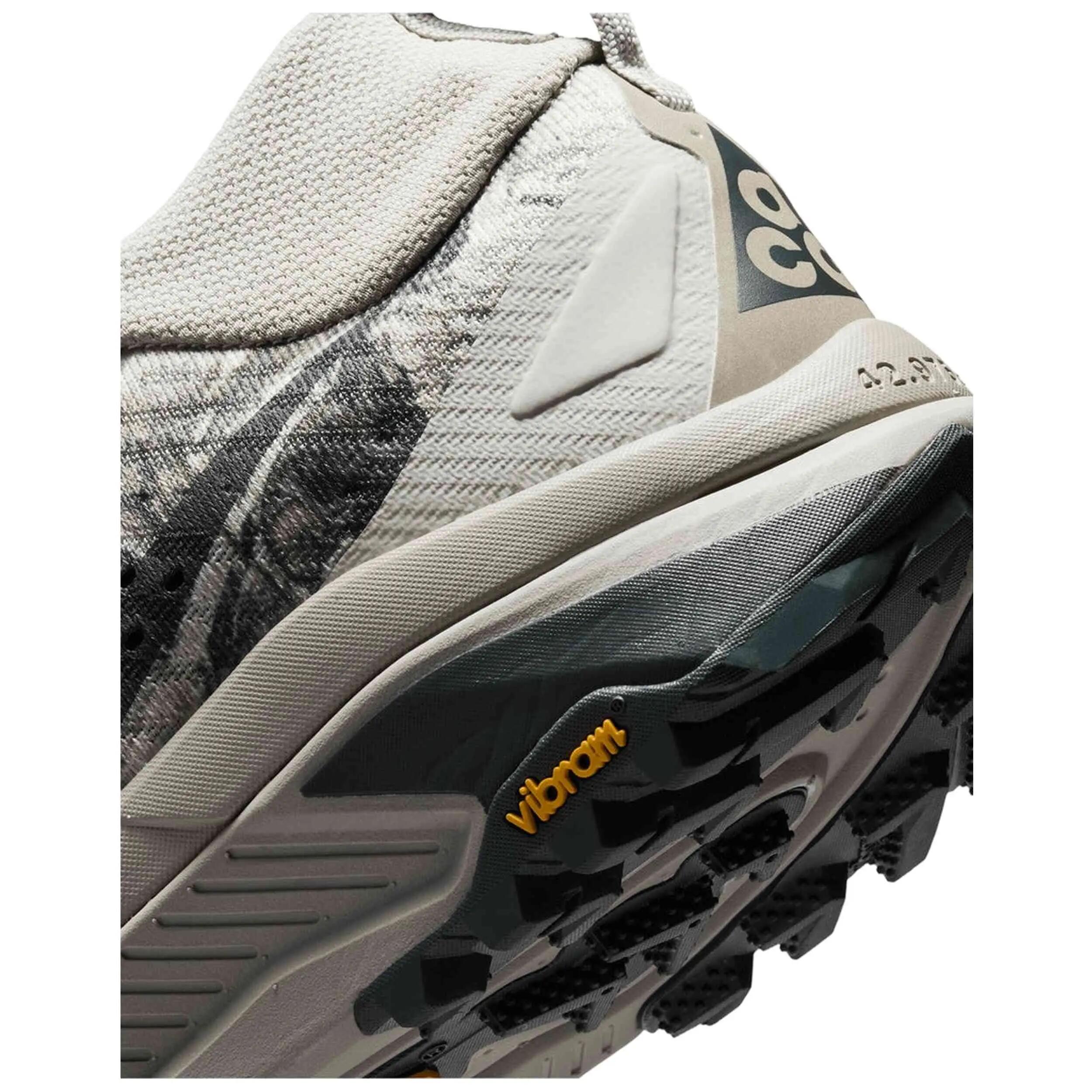 Scarpe Nike modello ZoomX per unisex 4/5