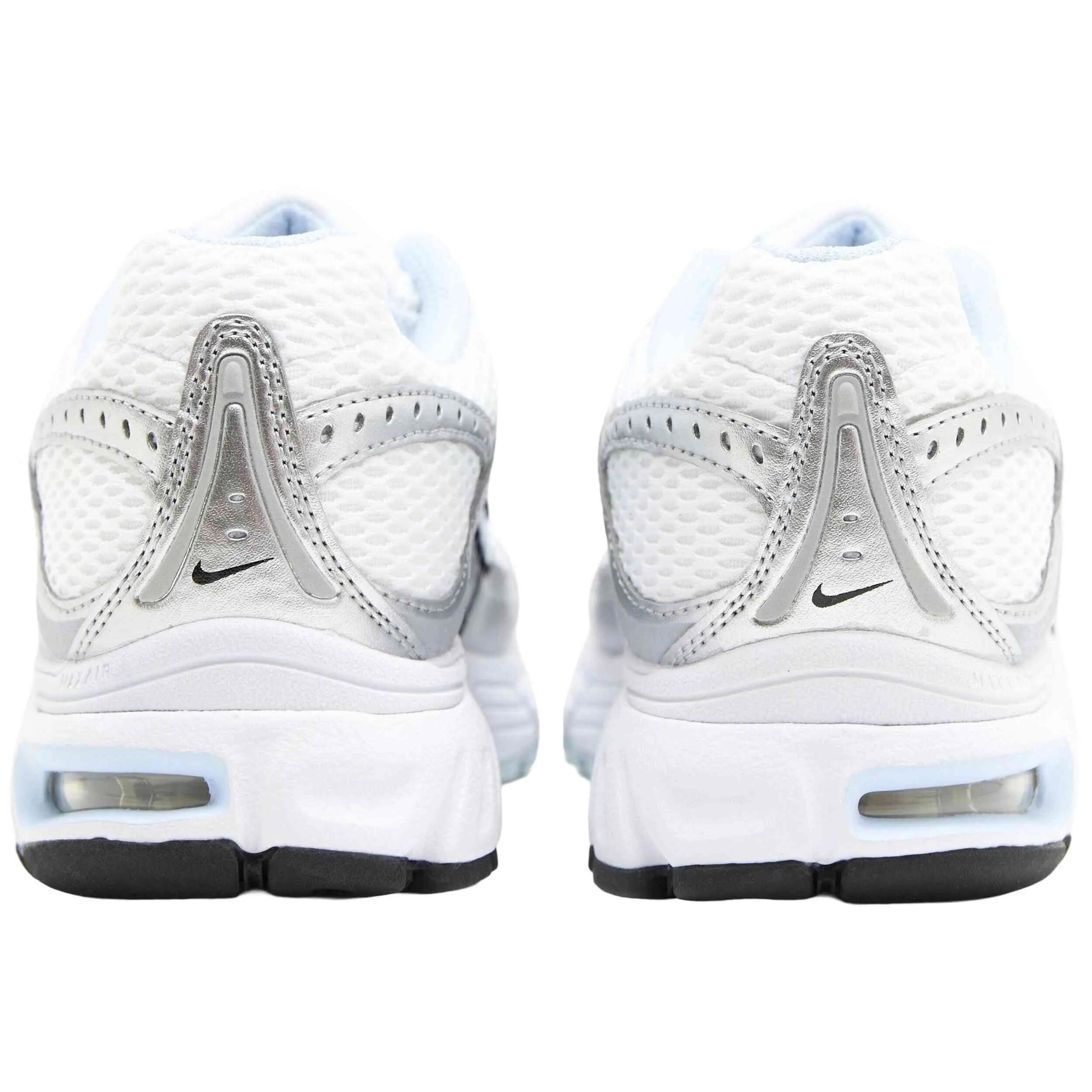 Baskets Nike modèle Wmns Air Max Moto 2k White Silver Black Hydrogen pour femmes 2/3