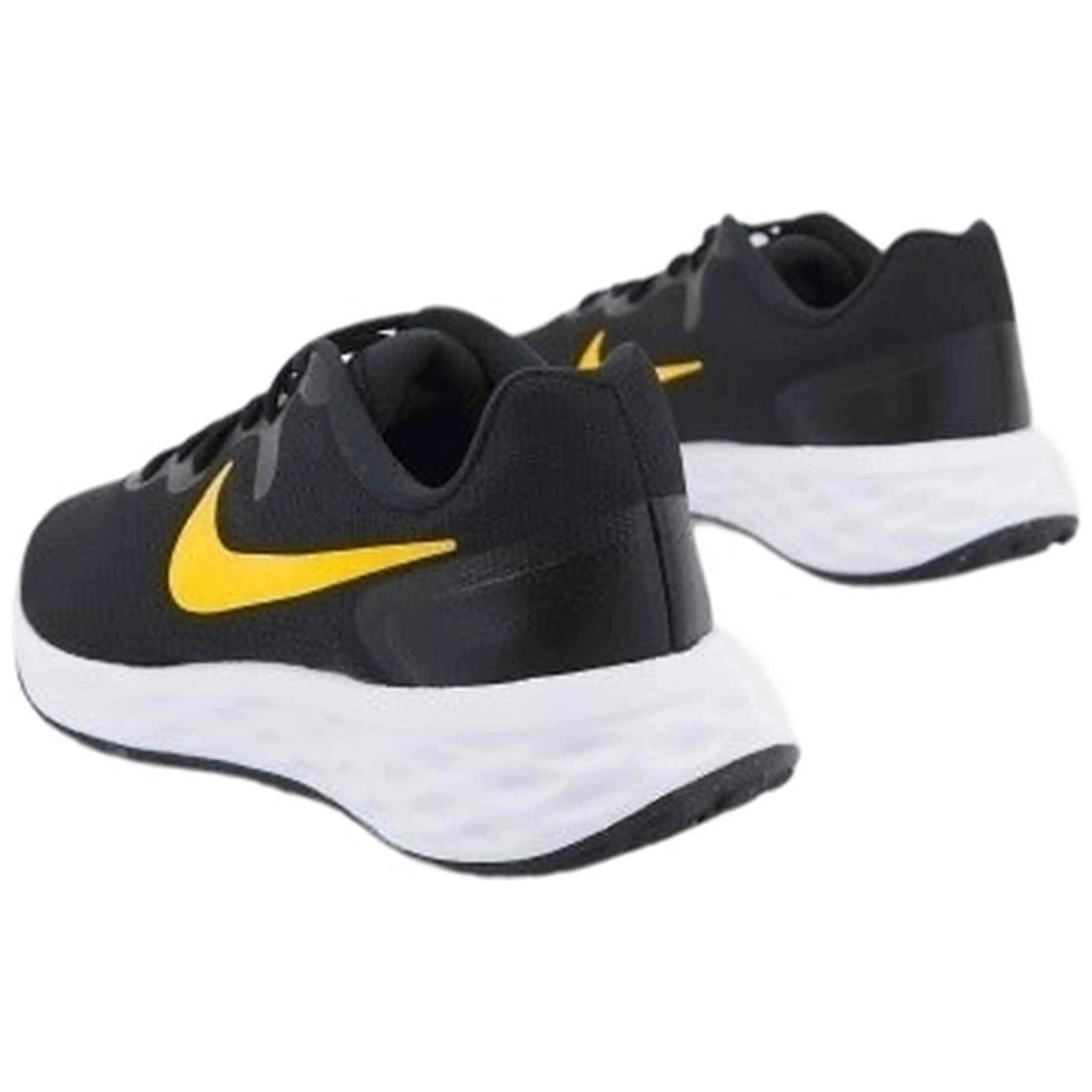 Zapatillas Nike modelo Revolution 6 Next Nature "Negro/Amarillo" para hombre 3/4
