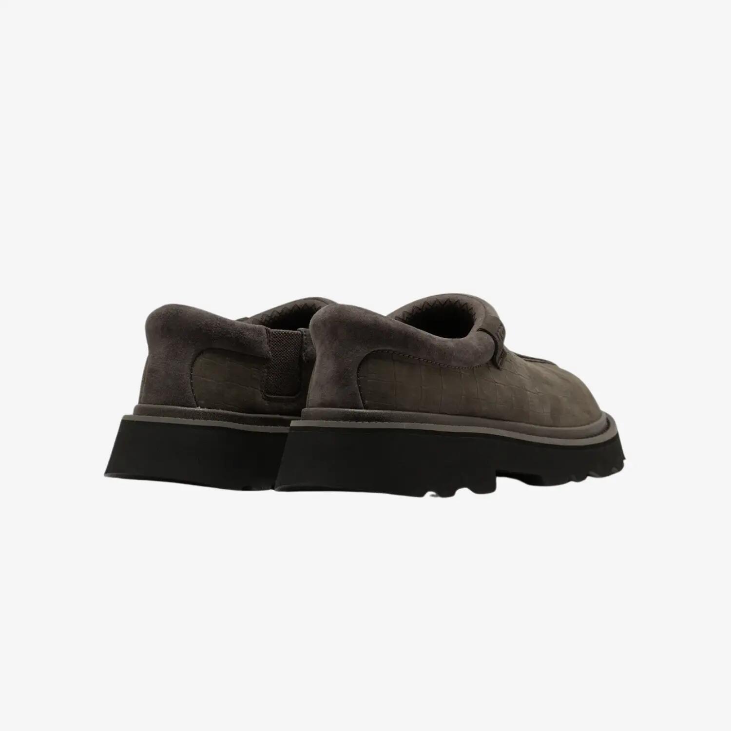 UGG Tasman Lug Embossed Slip-On - Fum dens 3/4