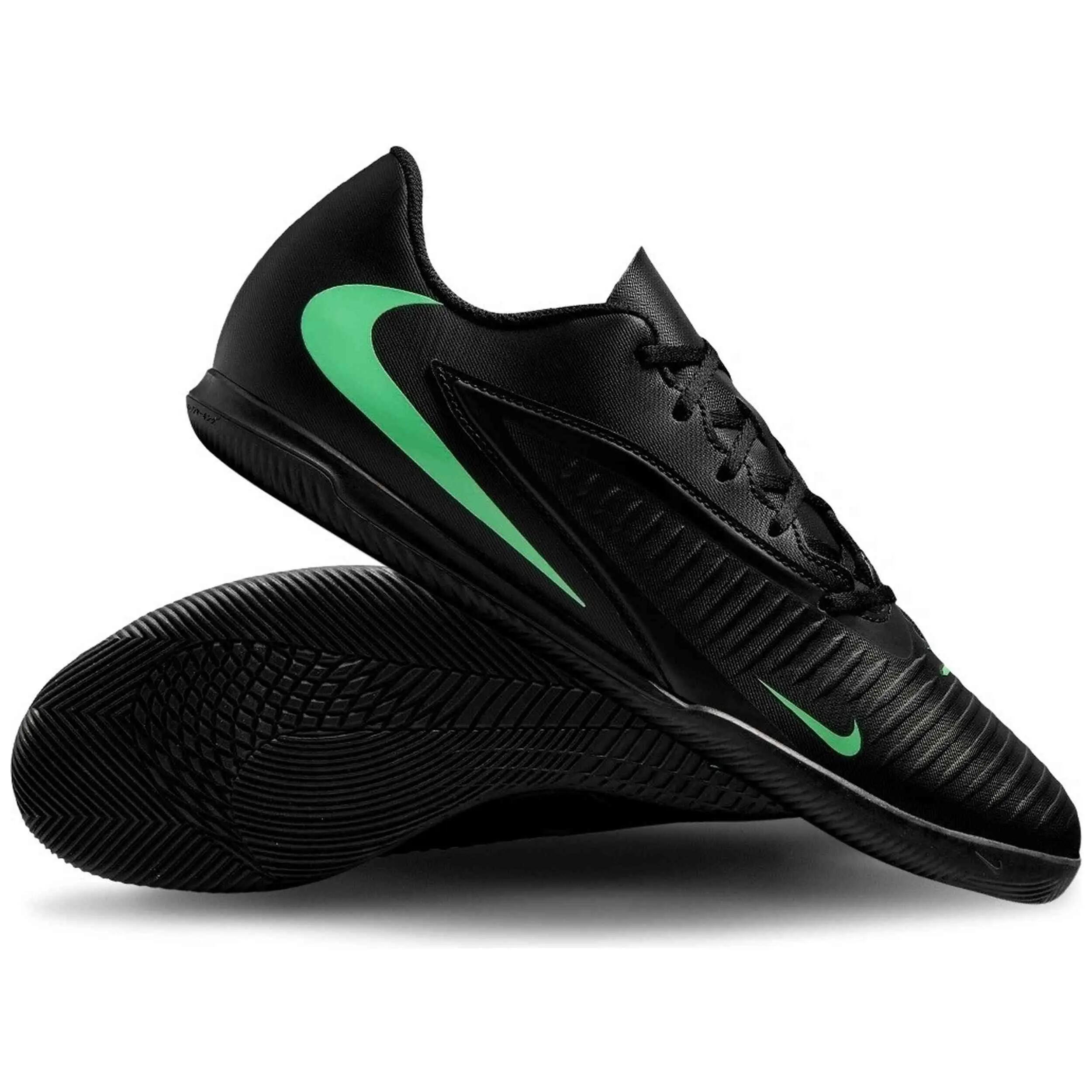 Zapatillas Nike modelo Phantom 6 Low Club "Black/Green" para hombre 1/5