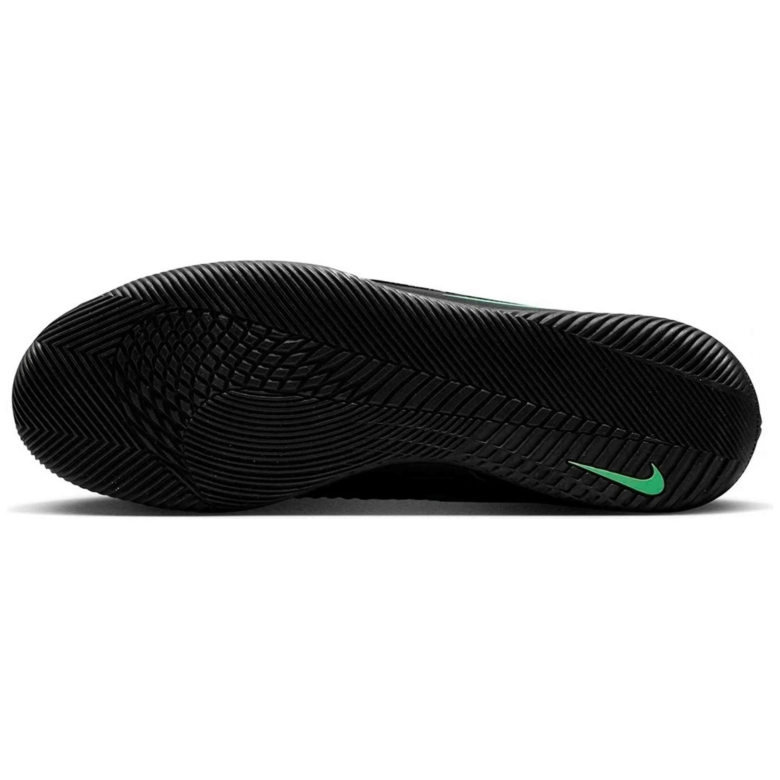 Zapatillas Nike modelo Phantom 6 Low Club "Black/Green" para hombre 4/5