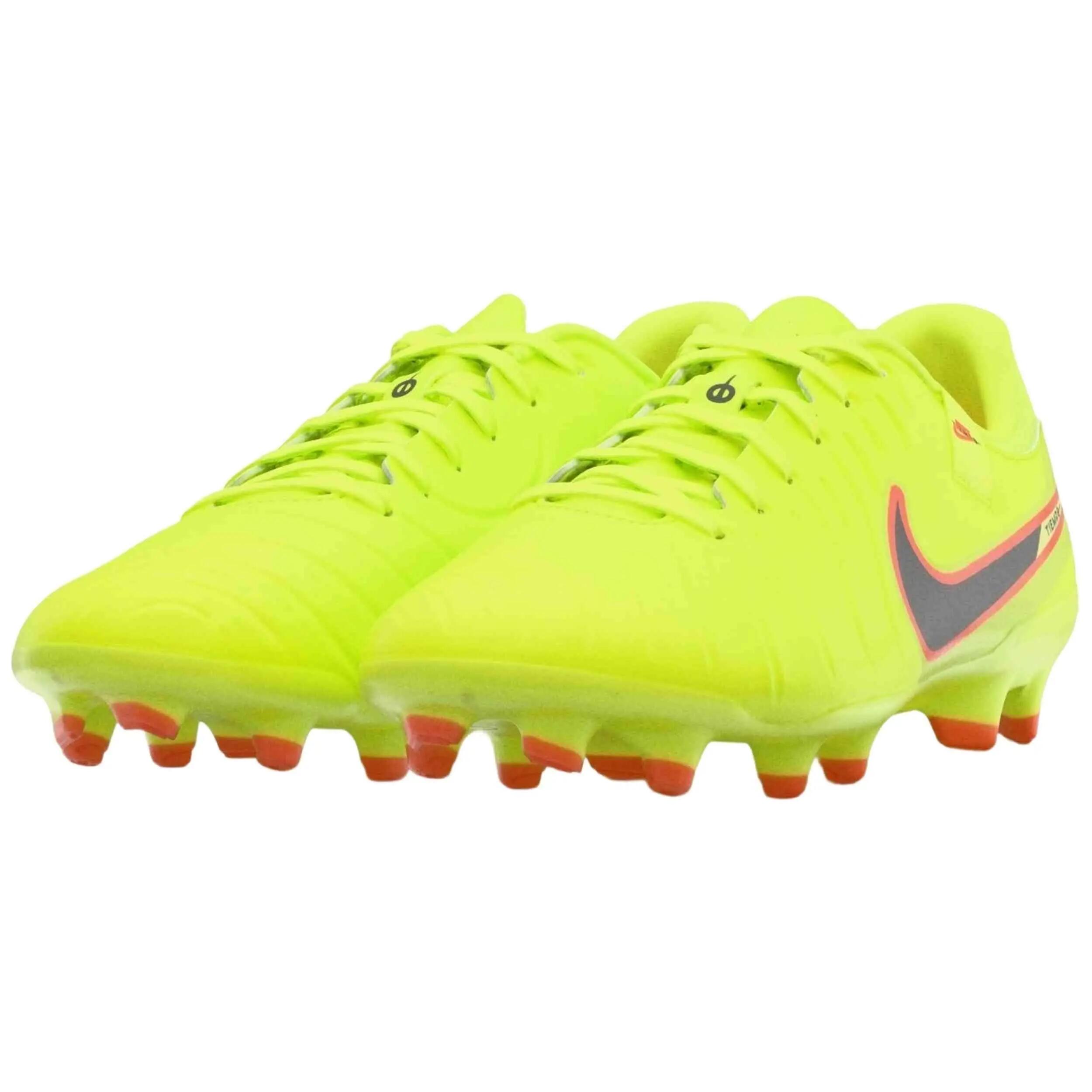 Scarpe da calcio Nike modello DV4337-701 per uomini 2/4