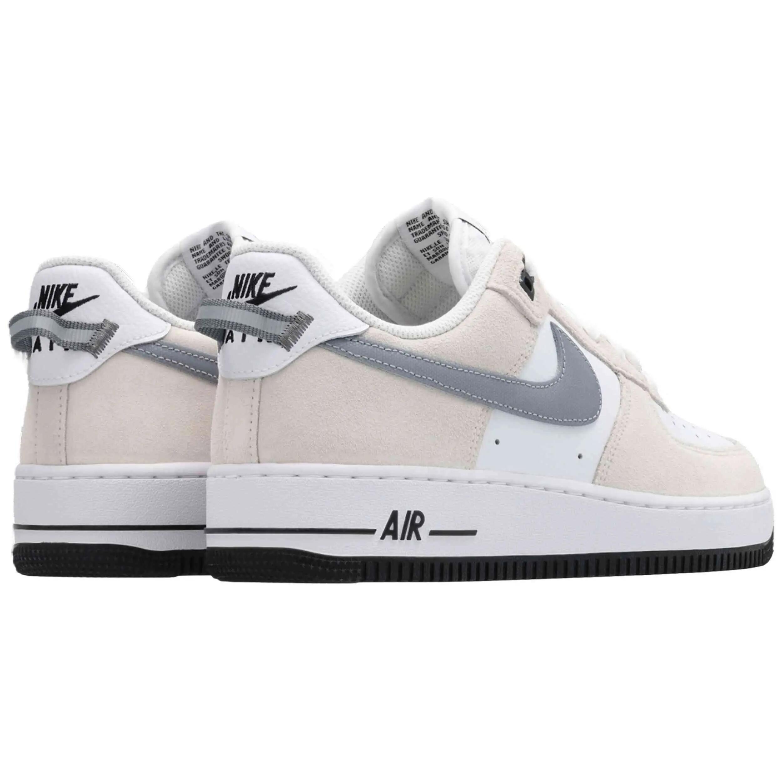 Baskets Nike modèle Air Force 1 '07 LV8 pour homme 4/4