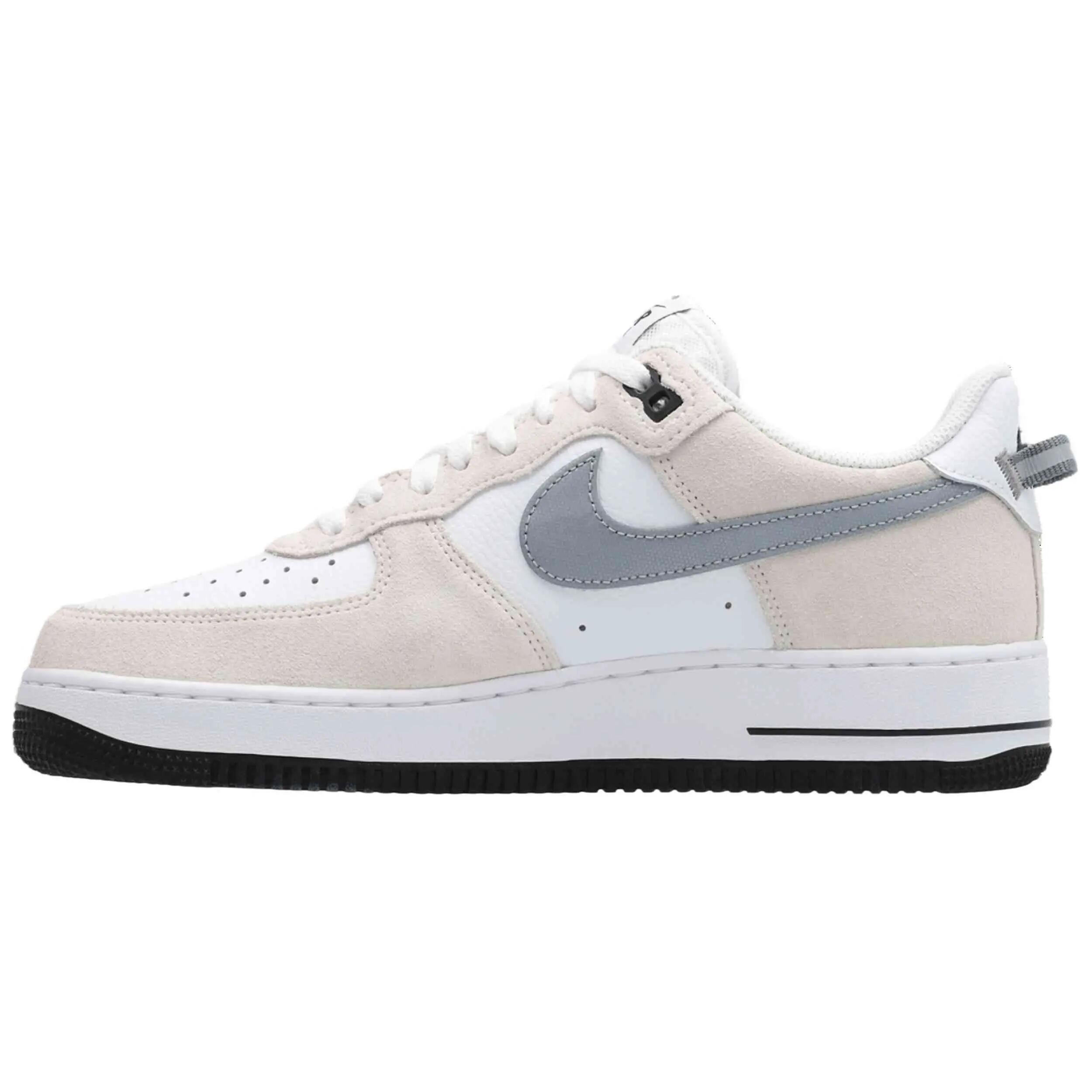 Baskets Nike modèle Air Force 1 '07 LV8 pour homme 2/4