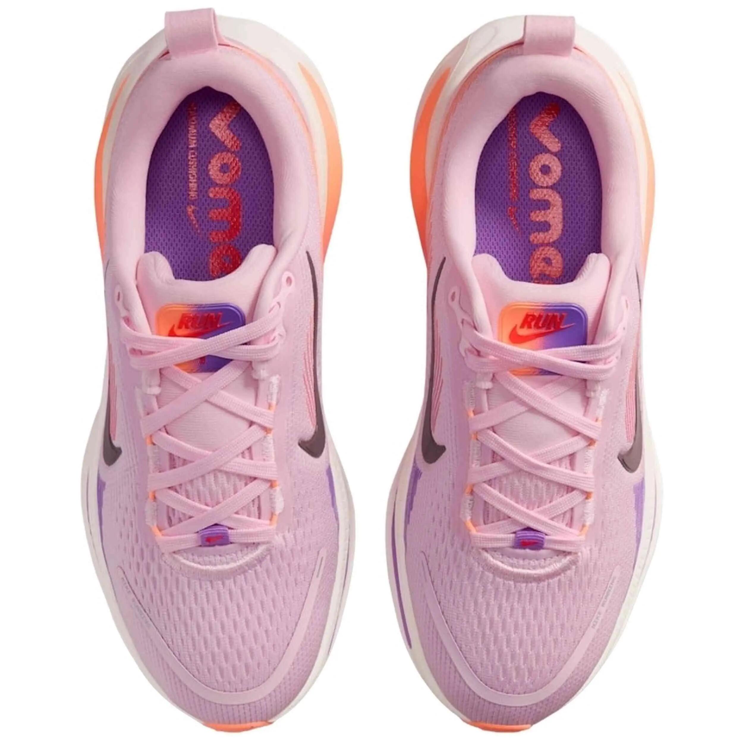 Tênis de corrida Nike modelo VOMERO 18 para crianças unissex 4/5