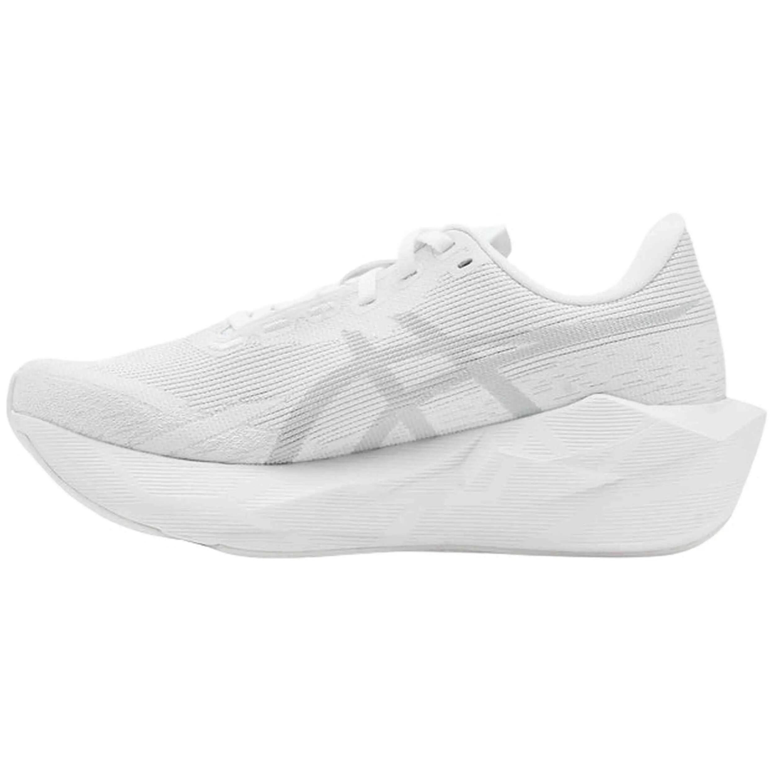 Scarpe Asics modello Novablast 6 per donne 2/5