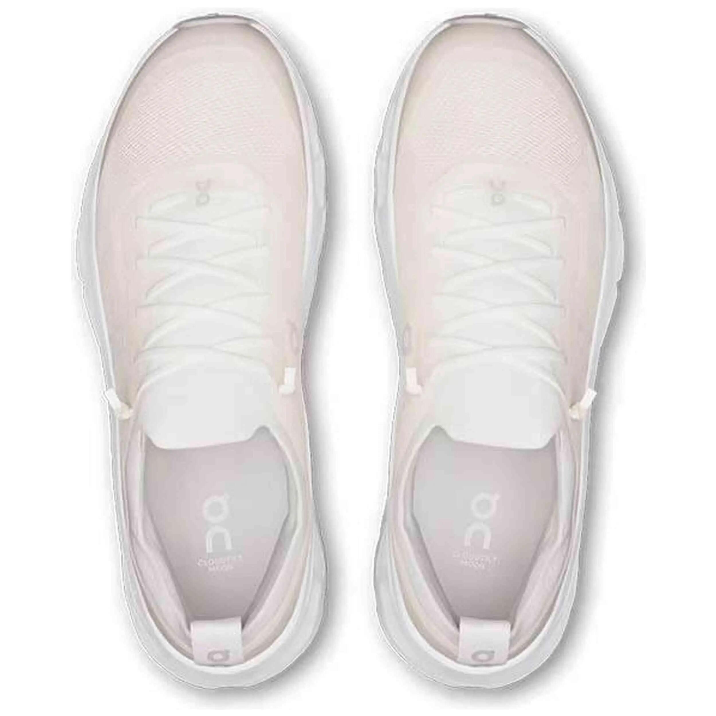 Schoen On model On Cloudtilt Moon W "White" voor vrouwen 4/4