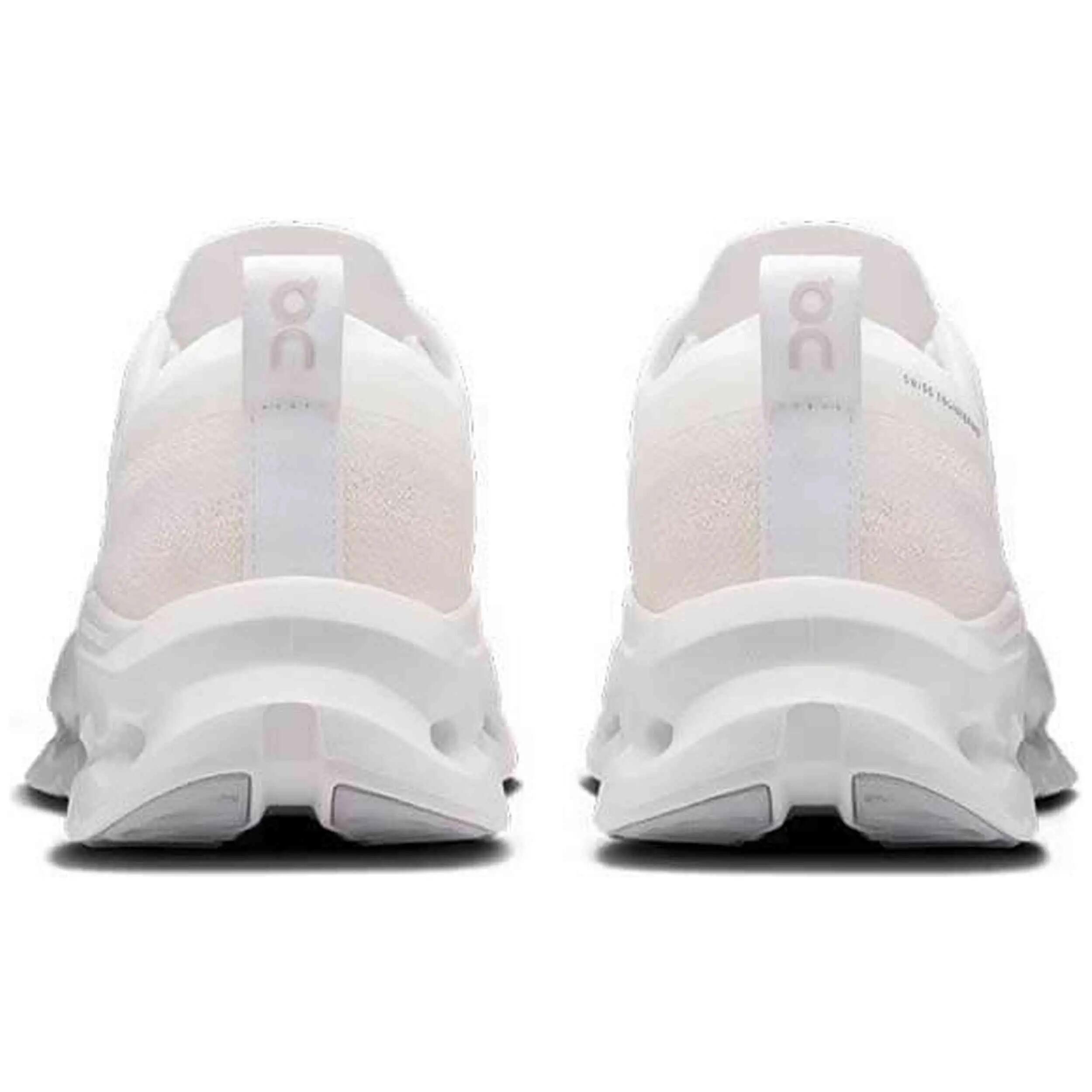 Schoen On model On Cloudtilt Moon W "White" voor vrouwen 3/4