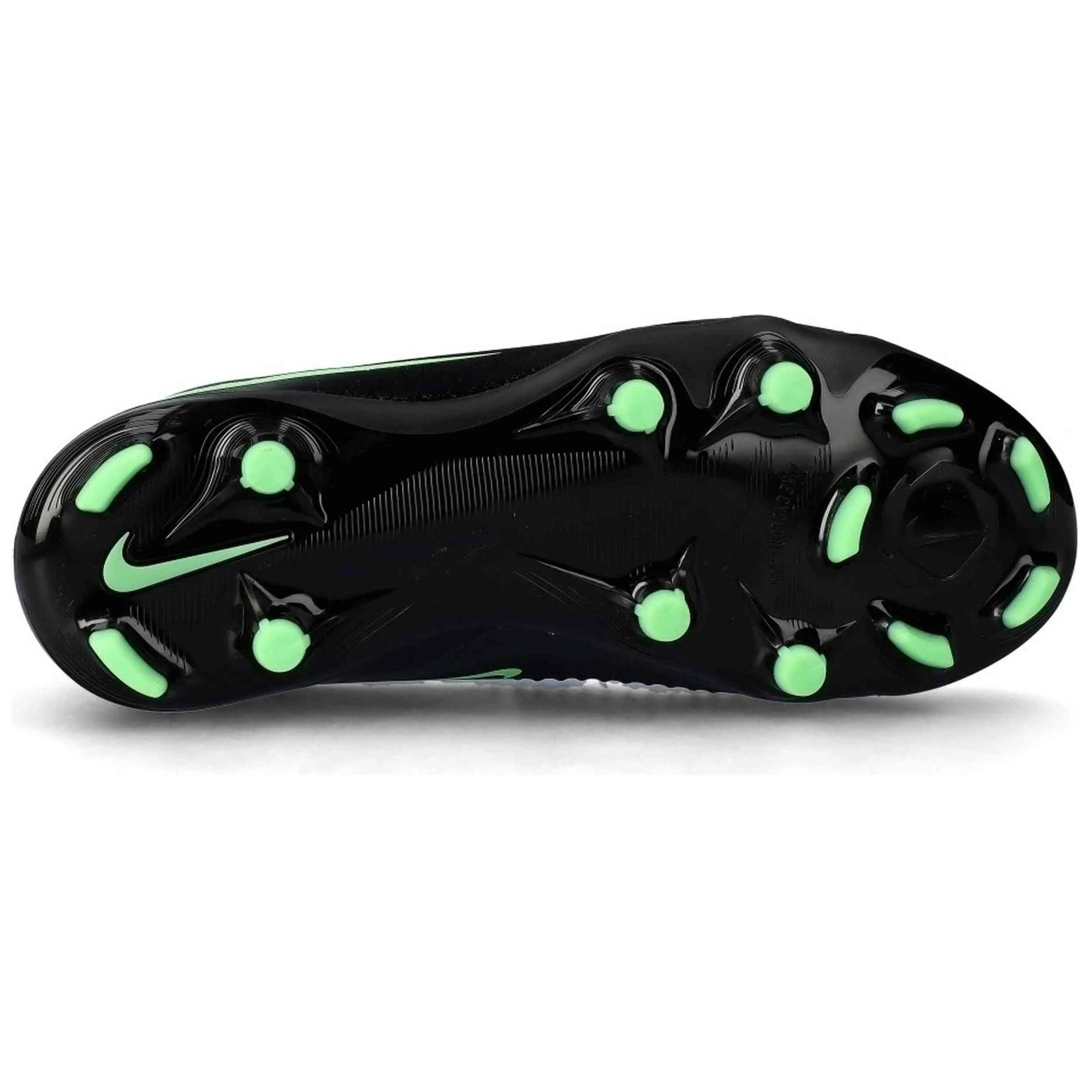 Botas de futbol Nike modelo Jr. Phantom 6 Low Academy "Black/Green" para unisex 4/5