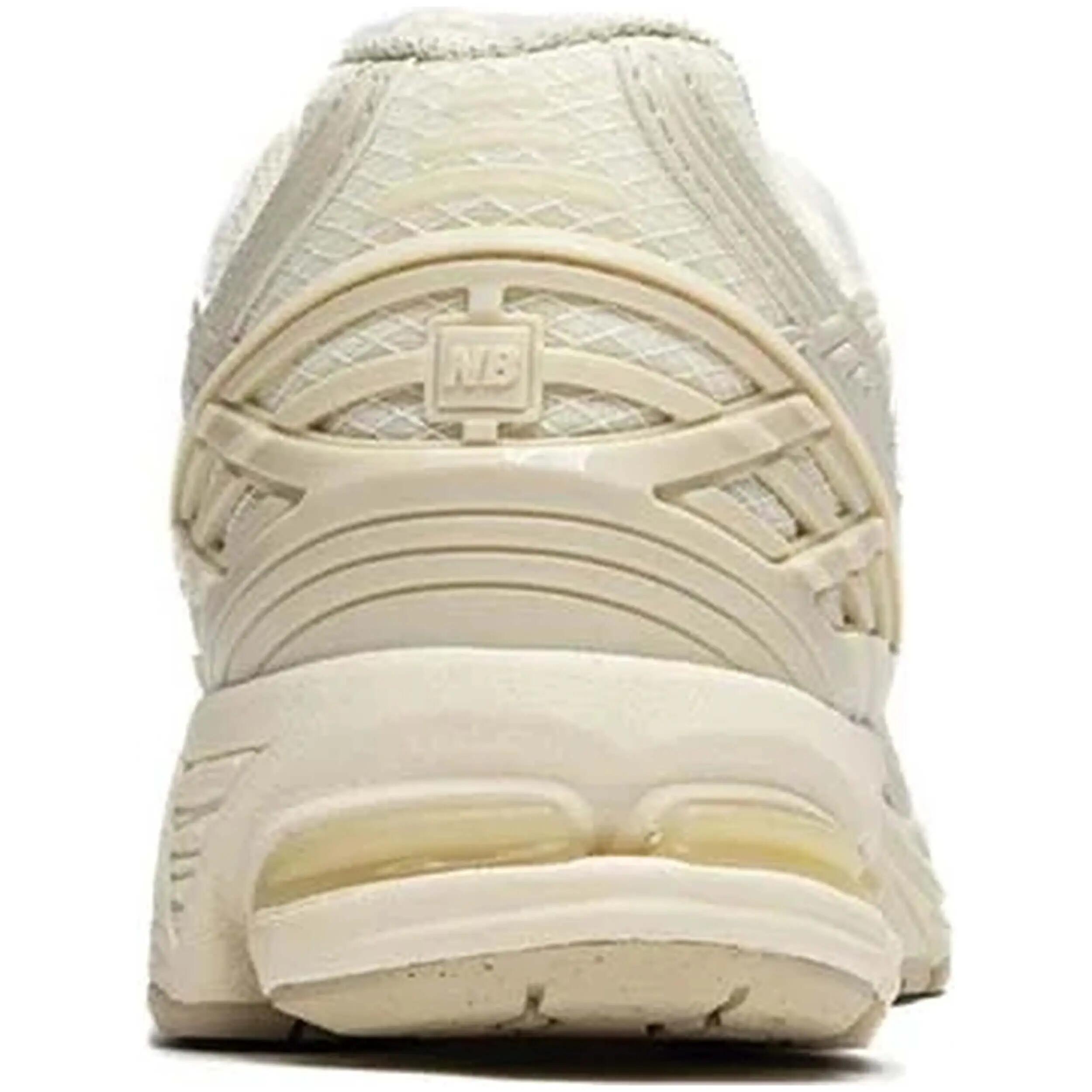 Turnschuhe New Balance Modell M1906NK für unisex 3/4