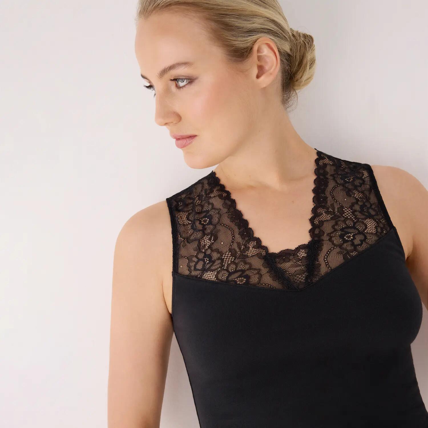 Camiseta tirantes anchos escote de encaje algodón negro 3/3
