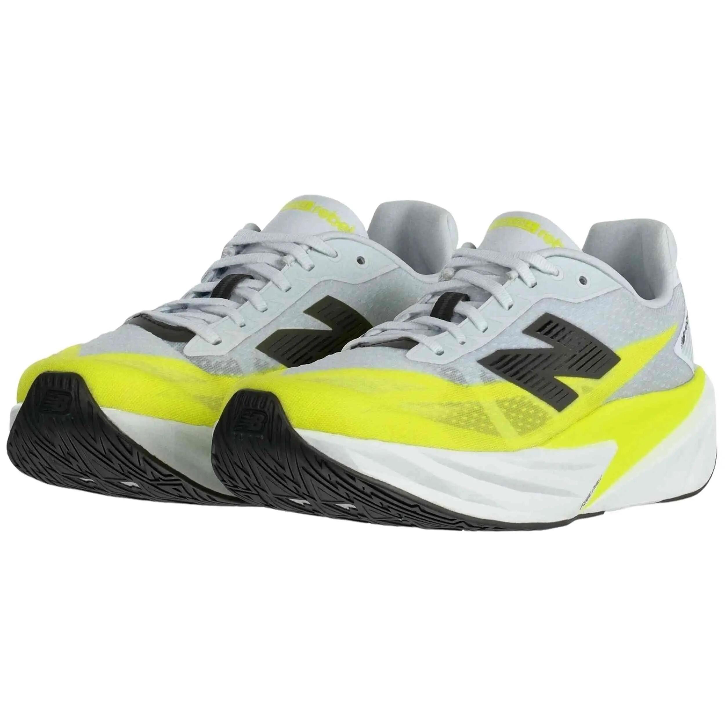 Zapatillas New Balance modelo FuelCell Rebel v5 para hombre 3/4
