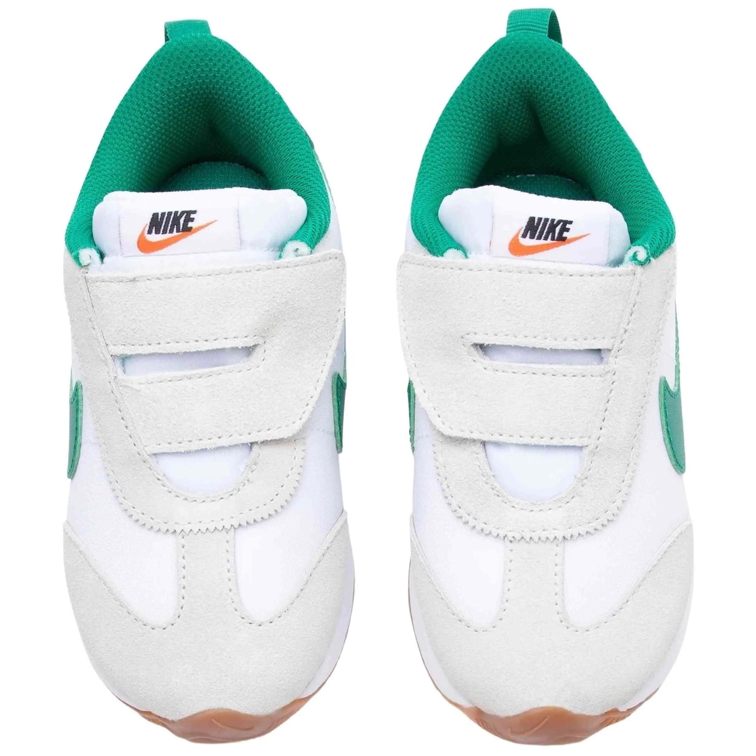 Schoen Nike model IH7397-103 voor unisex jongens 4/5