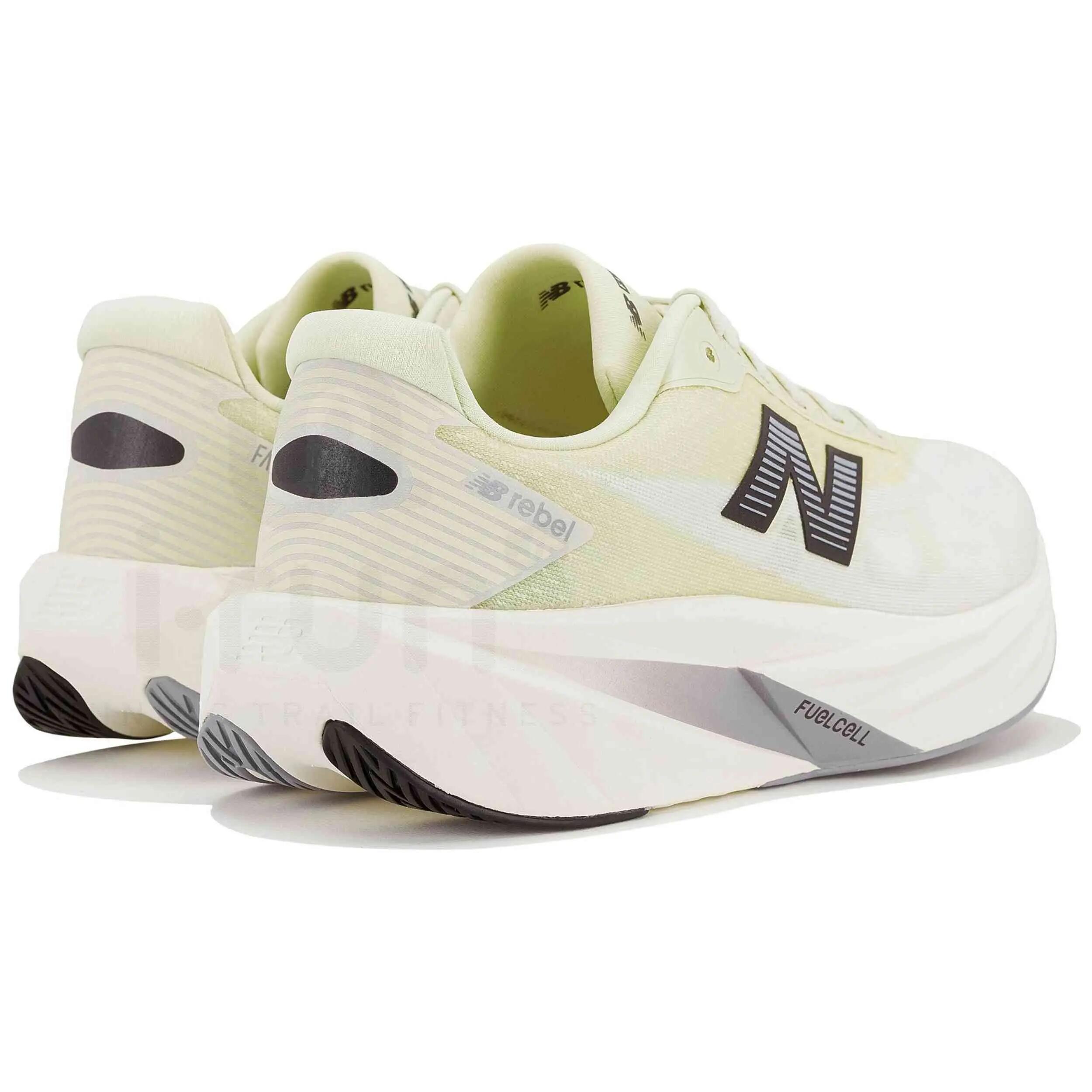 Zapatillas New Balance modelo FuelCell Rebel v5 para hombre 3/4