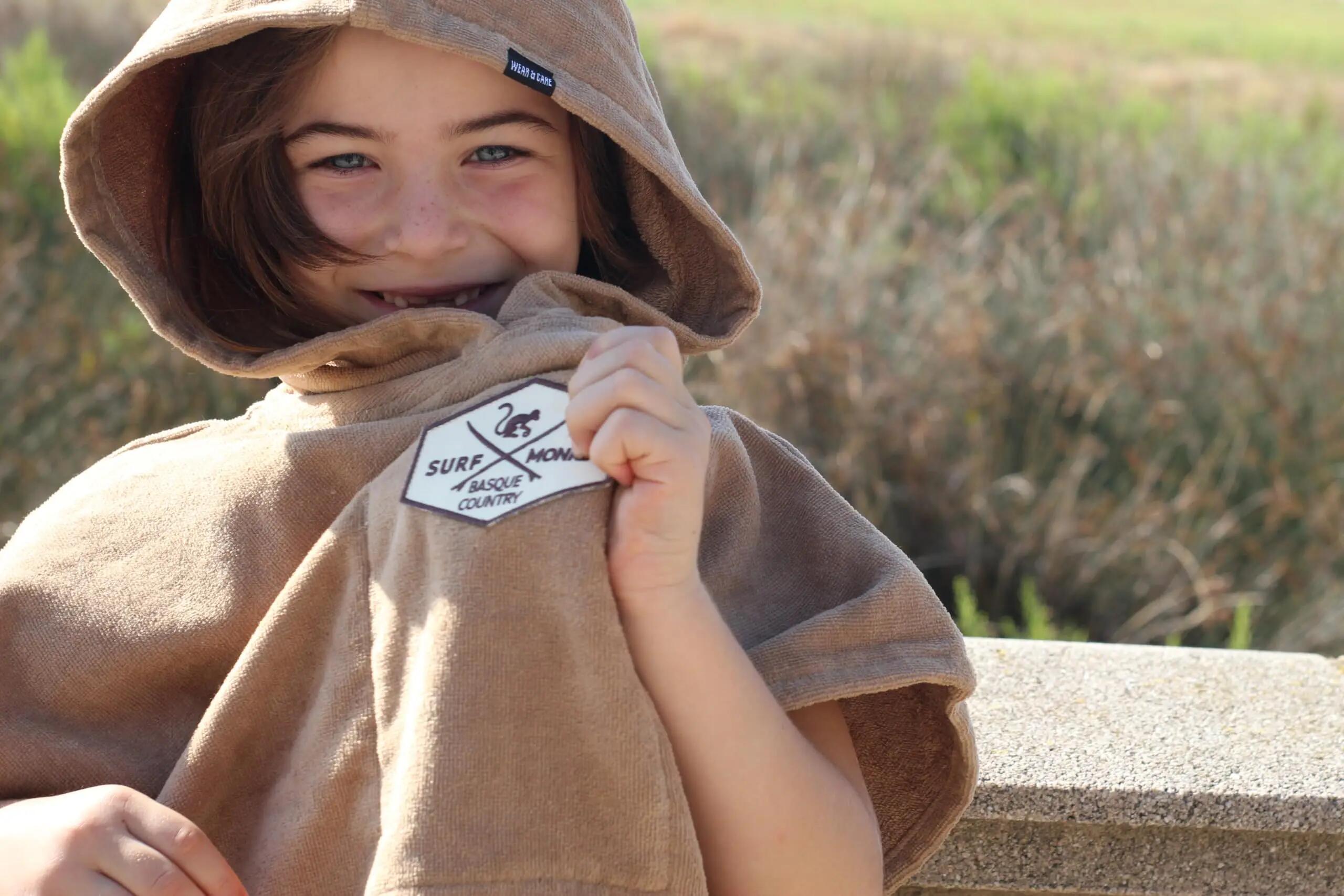 Kinderponcho aus Bio-Baumwolle (Beige, 10-14) 2/5
