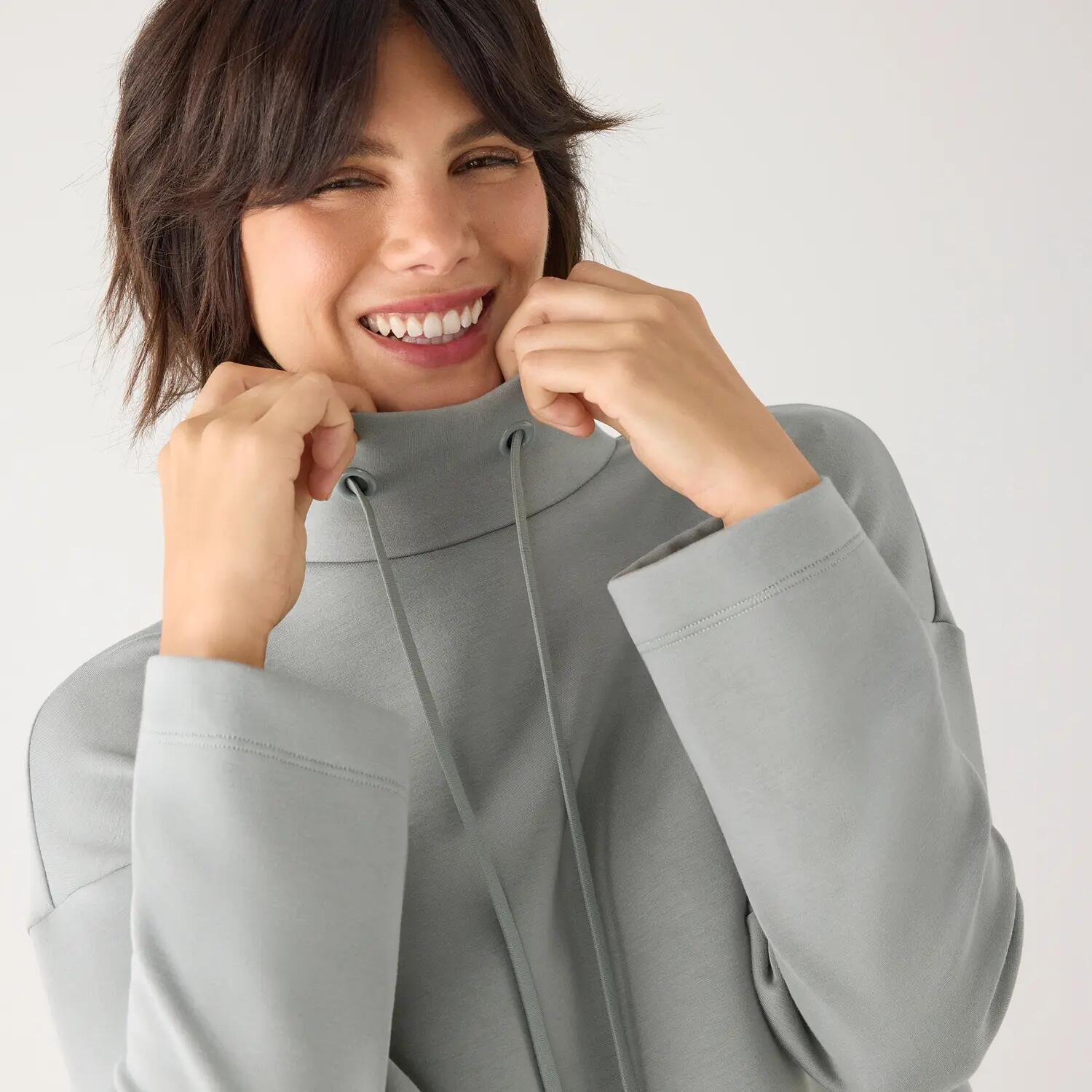 Top noir manches longues en plumetis avec dentelle 7/7