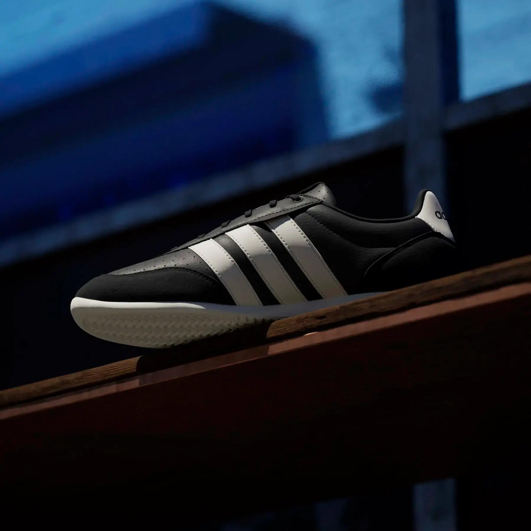 Buty ADIDAS BARREDA LO Czarny 6/7