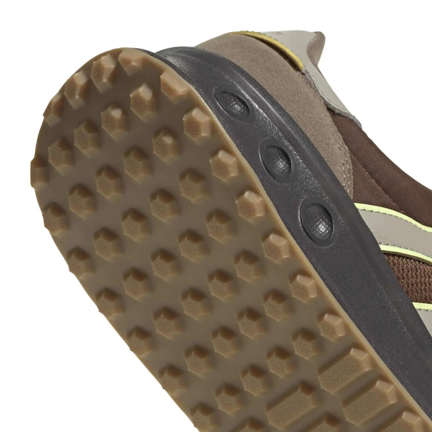 Baskets adidas Run 84 7/7