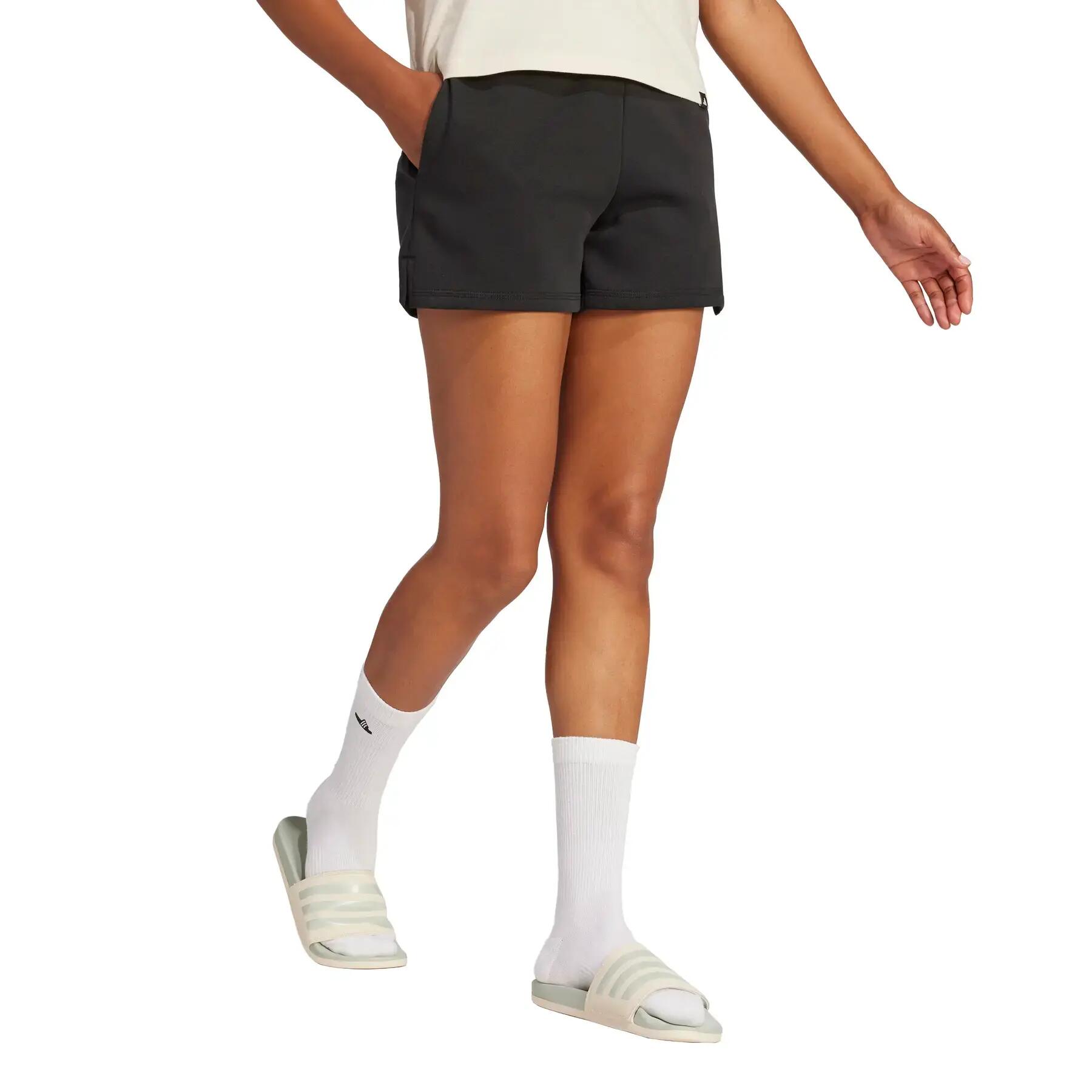 Calções para mulheres adidas Essentials Small Logo Feelcozy 4/7