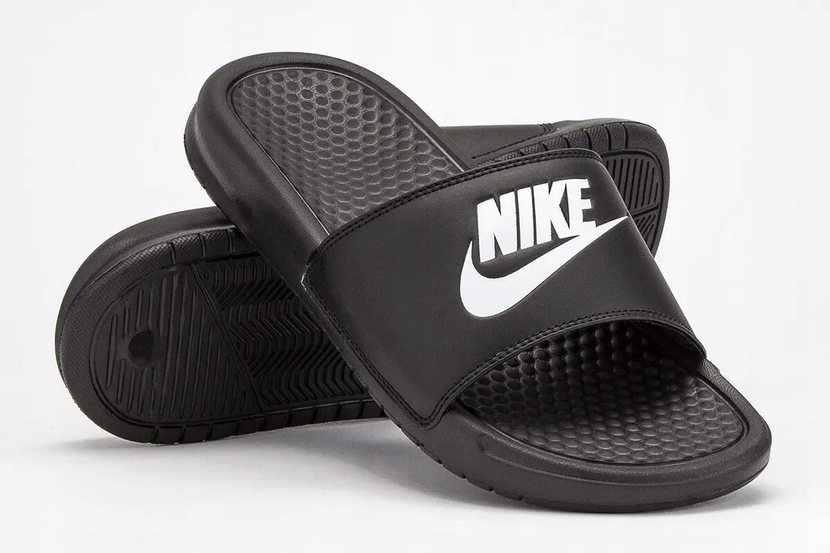 Chinelas - Praia - Mulher - Nike Benassi - Preto/Branco 9/10