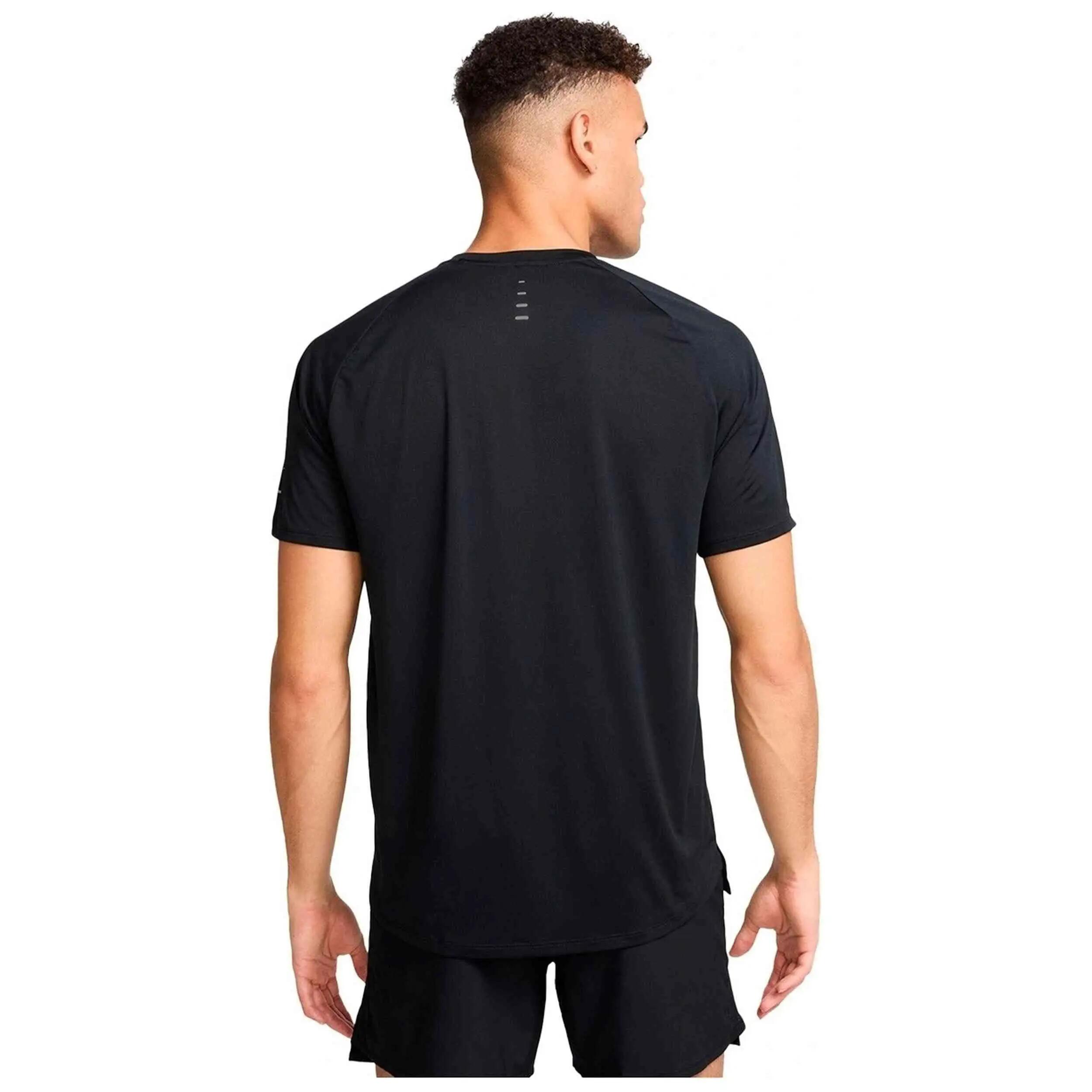 T-shirt Nike modelo HV5203-010 para homem 2/5