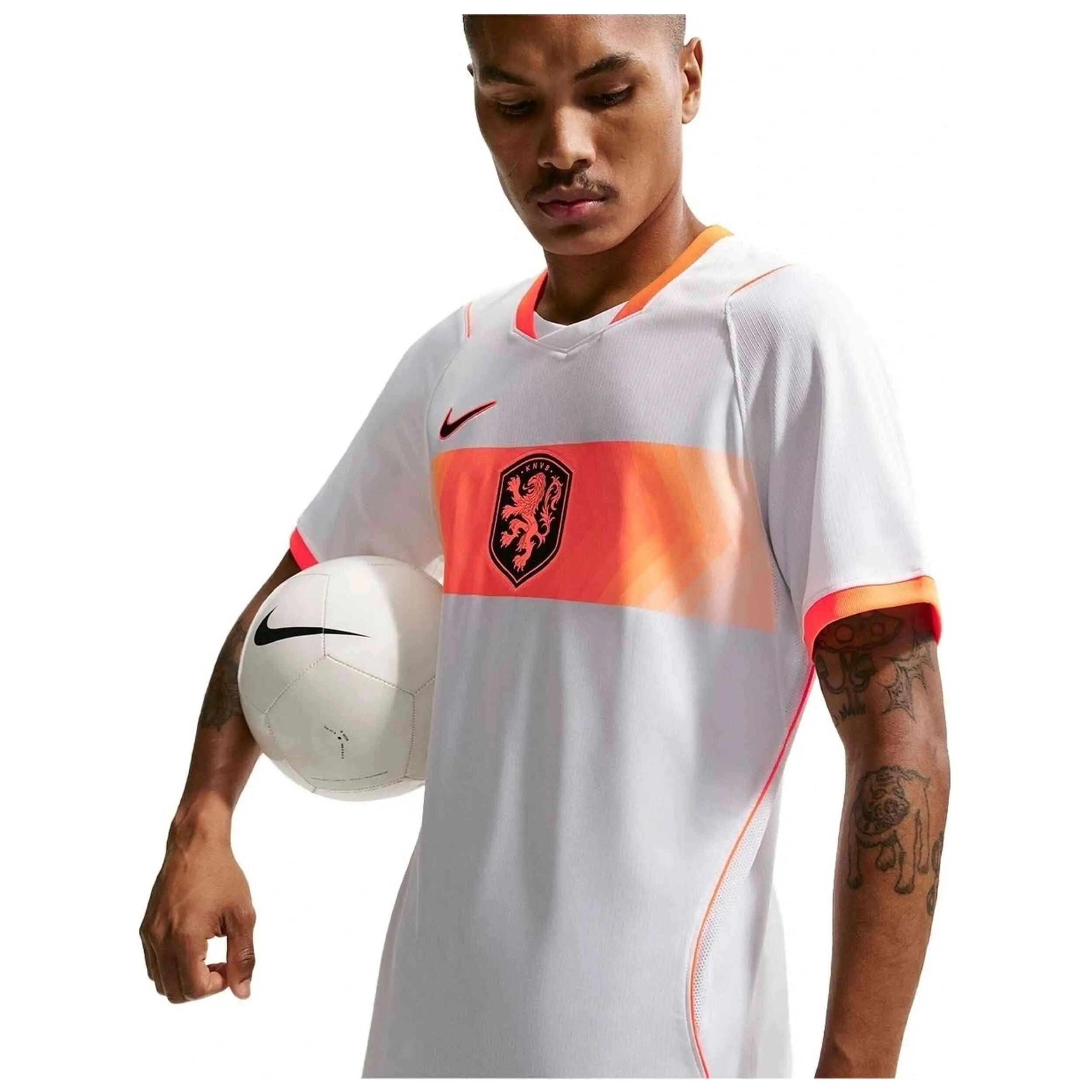 Kurzarmshirt Nike Modell IB5391-100 für männer 4/5