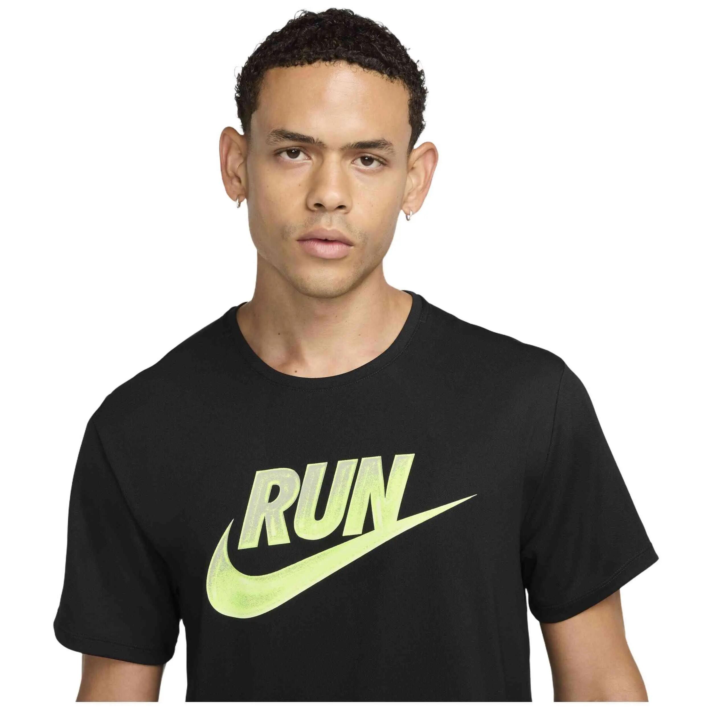 Kurzarmshirt Nike Modell HJ3564-010 für männer 4/5