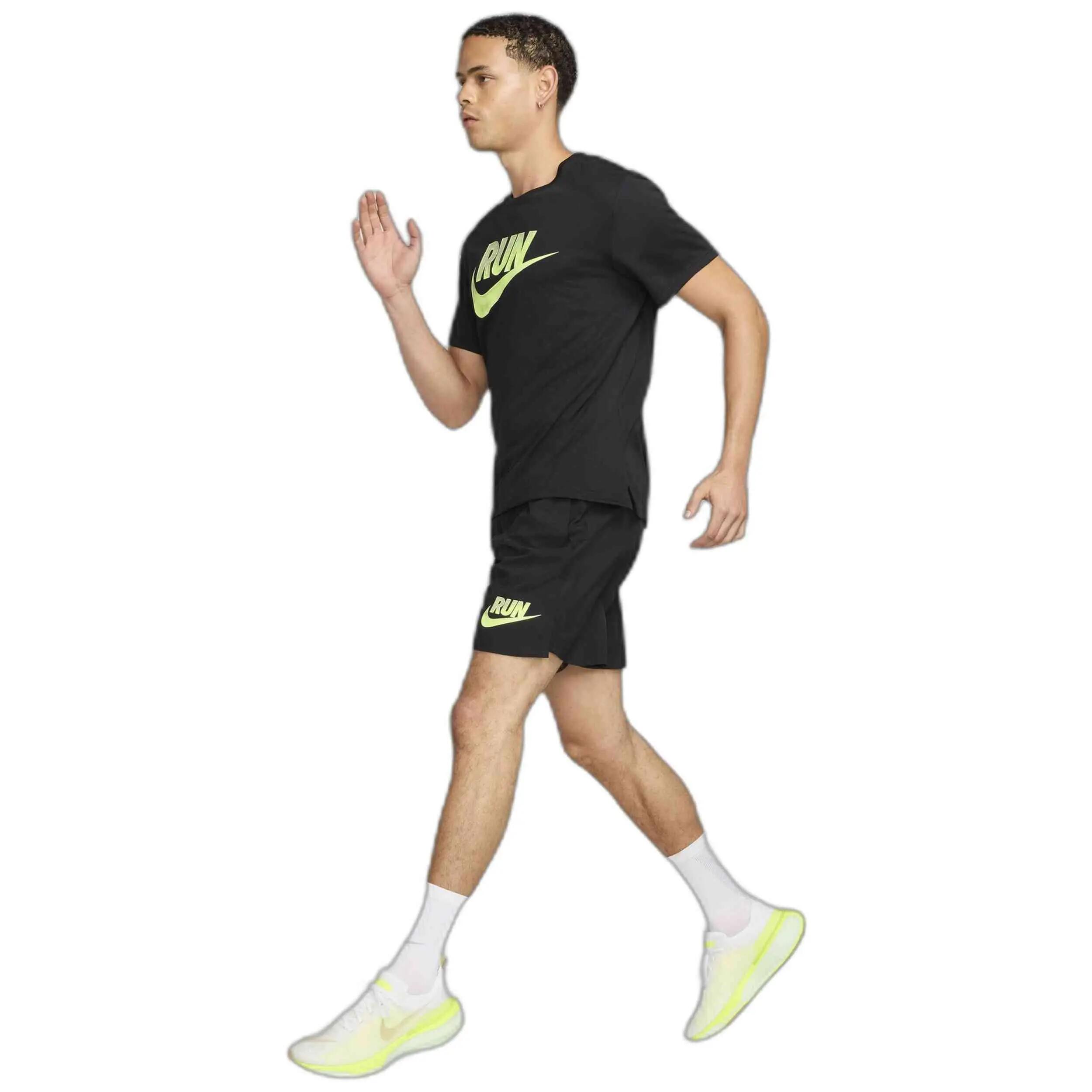 Kurzarmshirt Nike Modell HJ3564-010 für männer 3/5