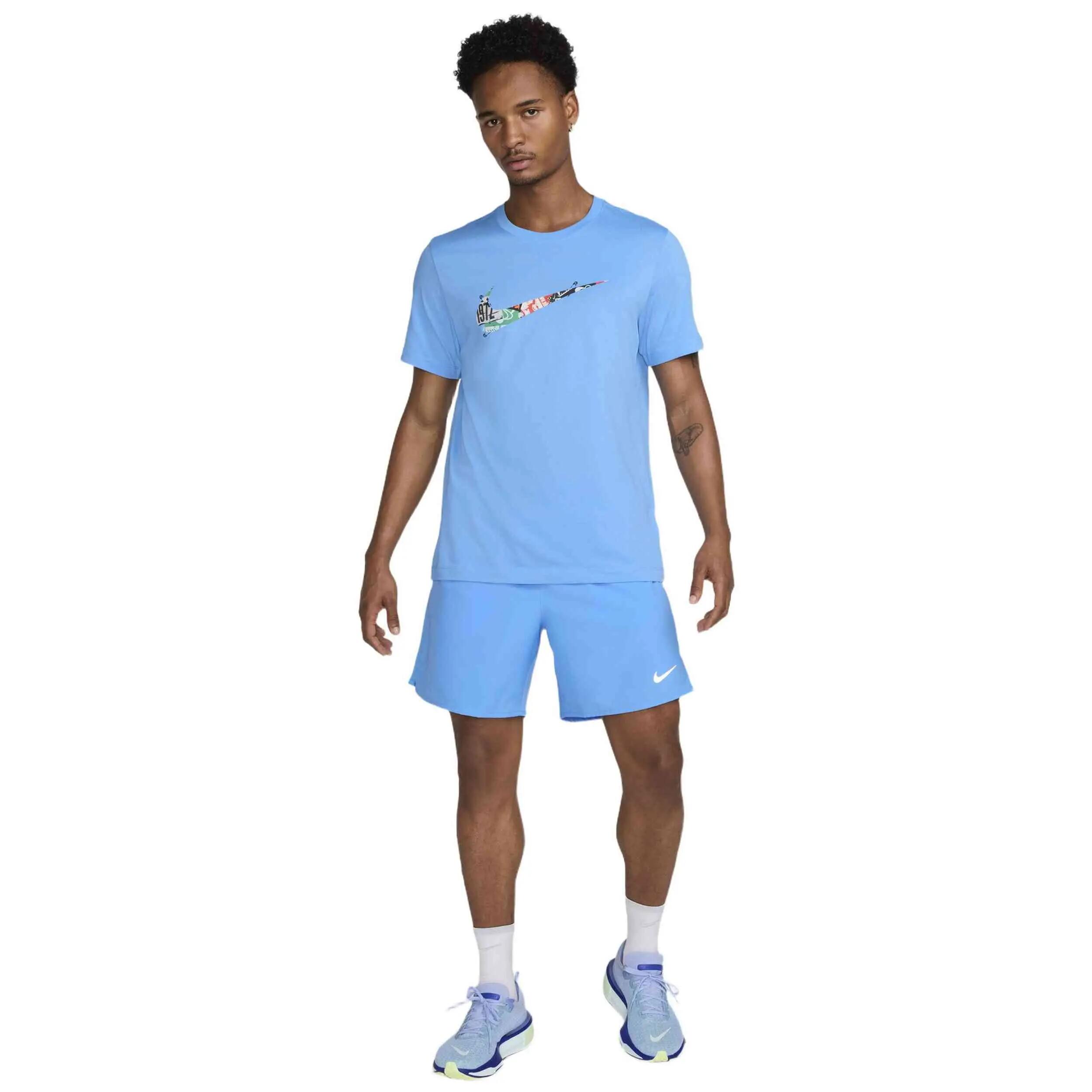 Camiseta de manga corta Nike modelo HJ3658-412 para hombre 2/4
