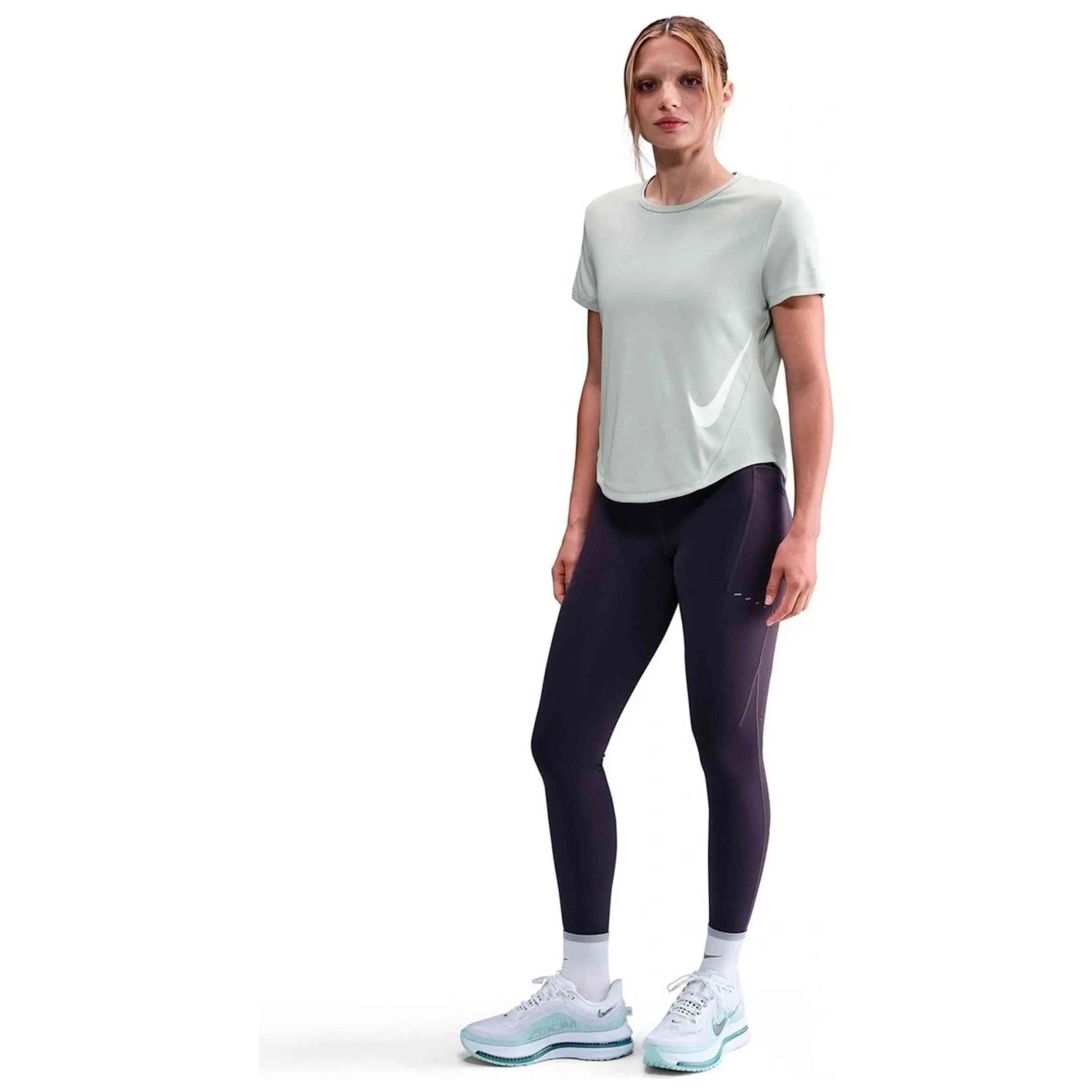 T-shirt Nike modèle HV2772-034 pour femmes 5/5