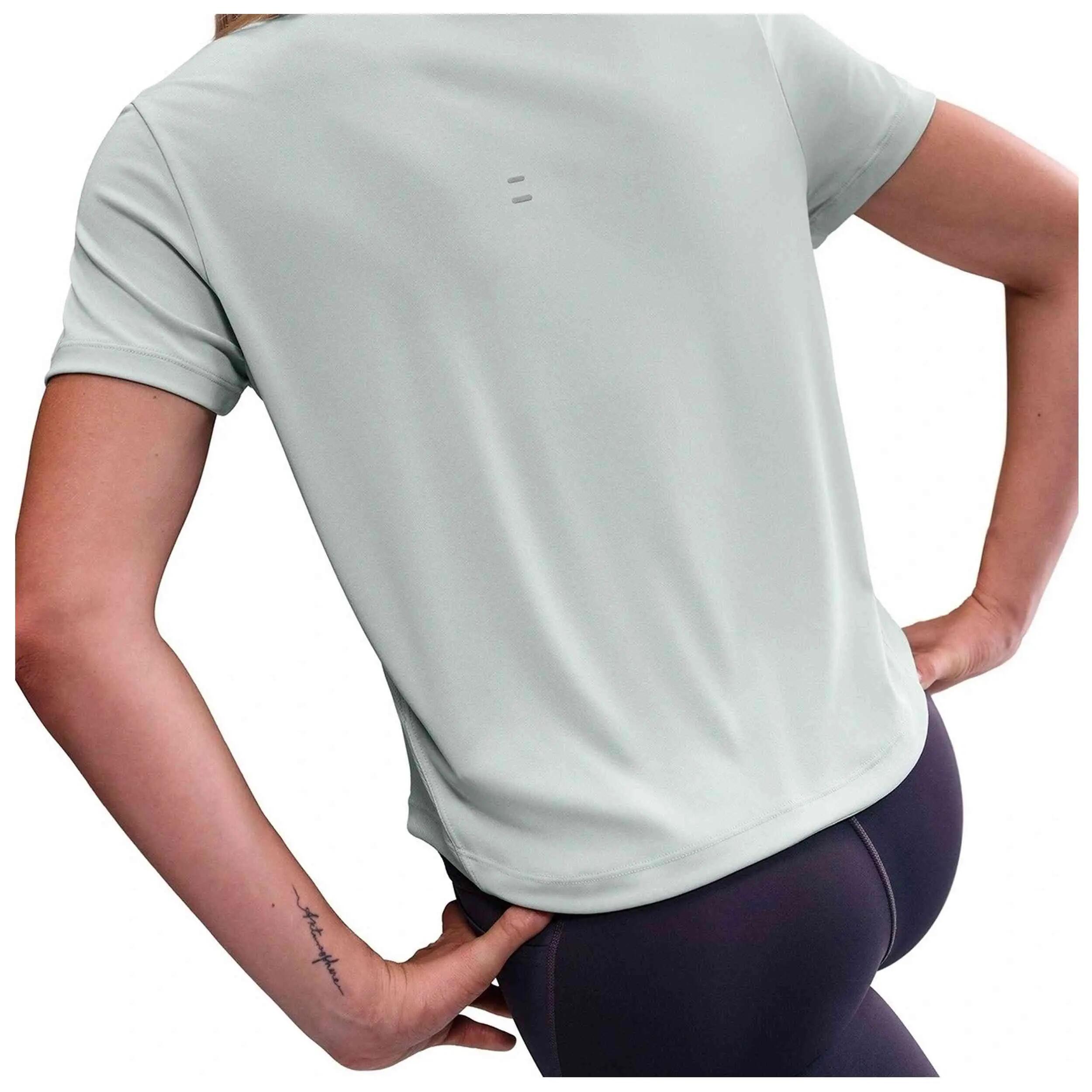 T-shirt Nike modèle HV2772-034 pour femmes 4/5