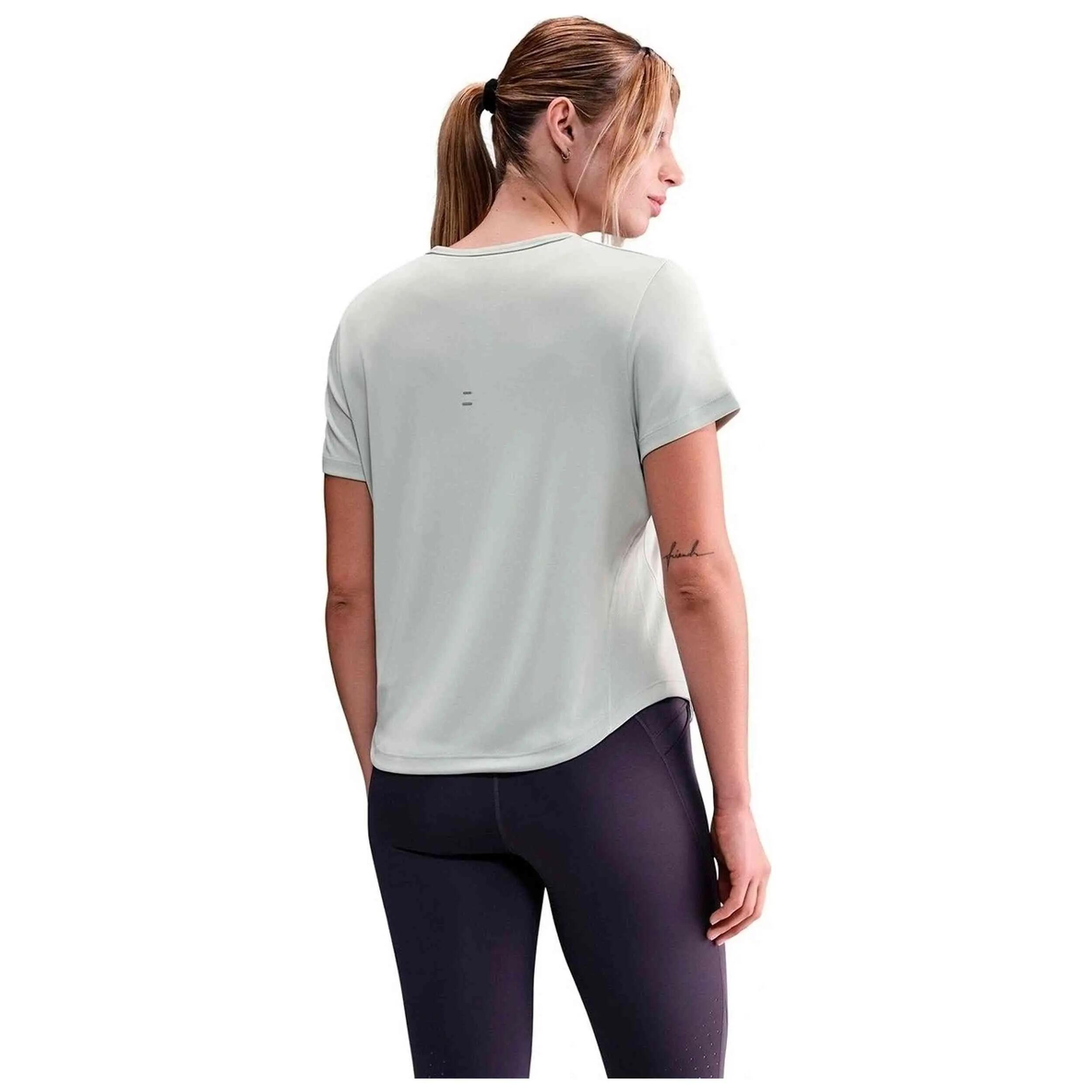 T-shirt Nike modèle HV2772-034 pour femmes 2/5