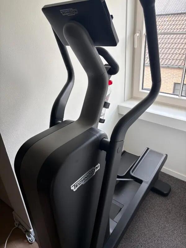 Entre Particuliers - Vélo elliptique Technogym 2/5