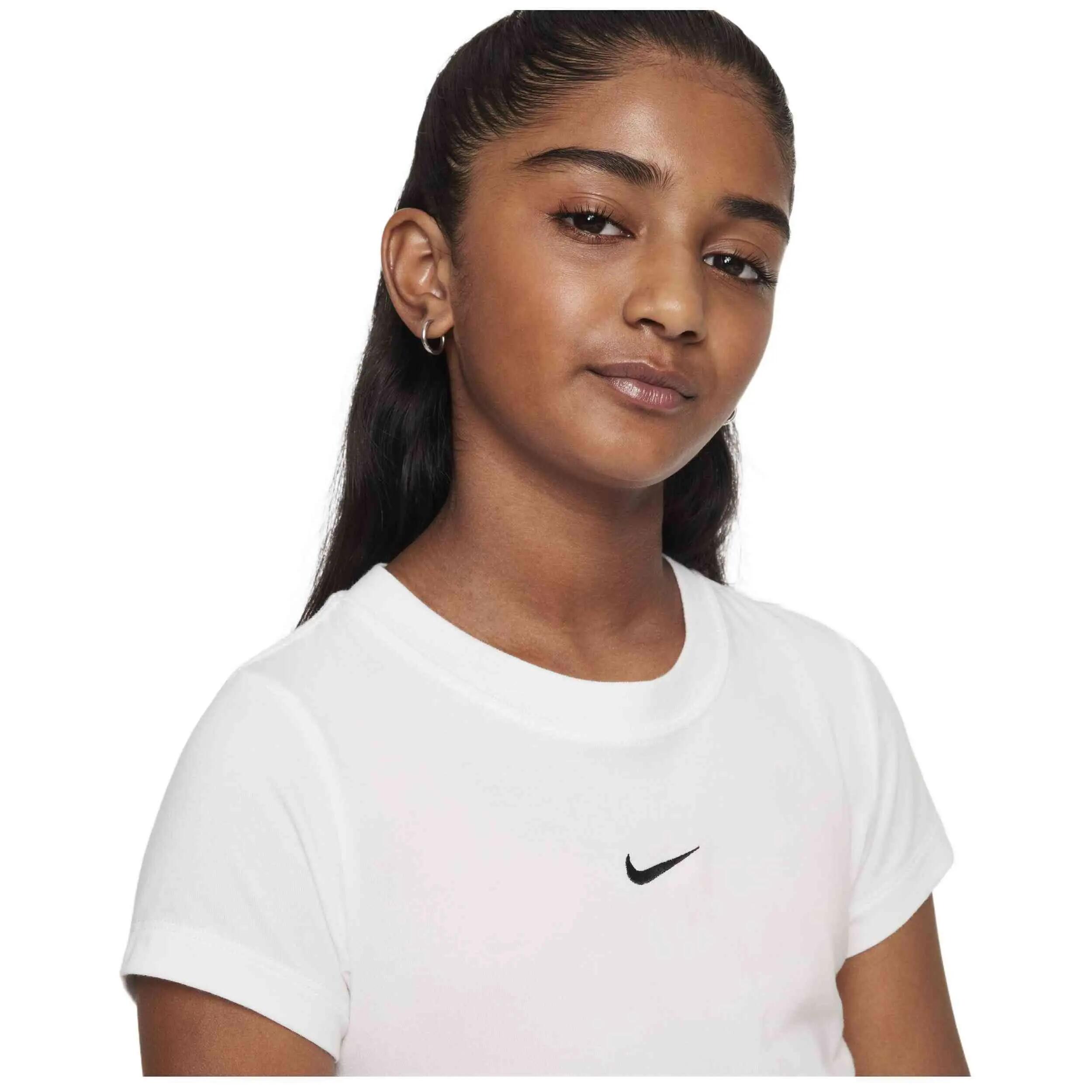 Camiseta de manga corta Nike modelo HF7010-100 para niñas 4/4