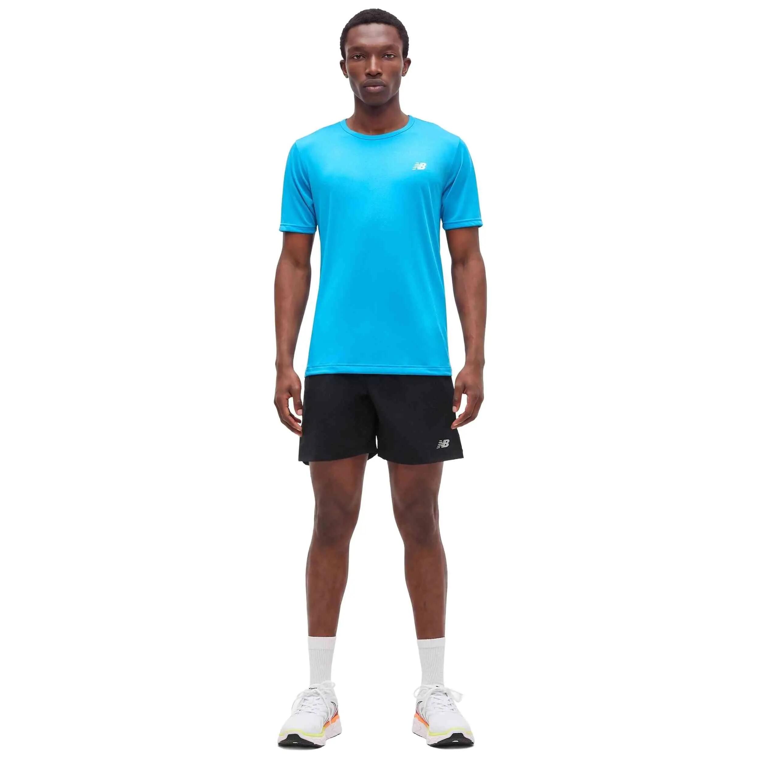 T-shirt New Balance modèle MT61O0U4 pour unisexe 3/5