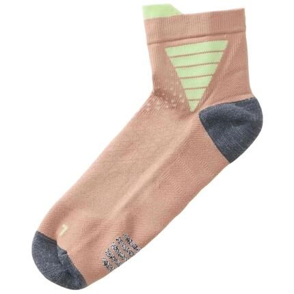 Sokken Asics model FUJITRAIL QUARTER SOCK "Rose Dust" voor unisex