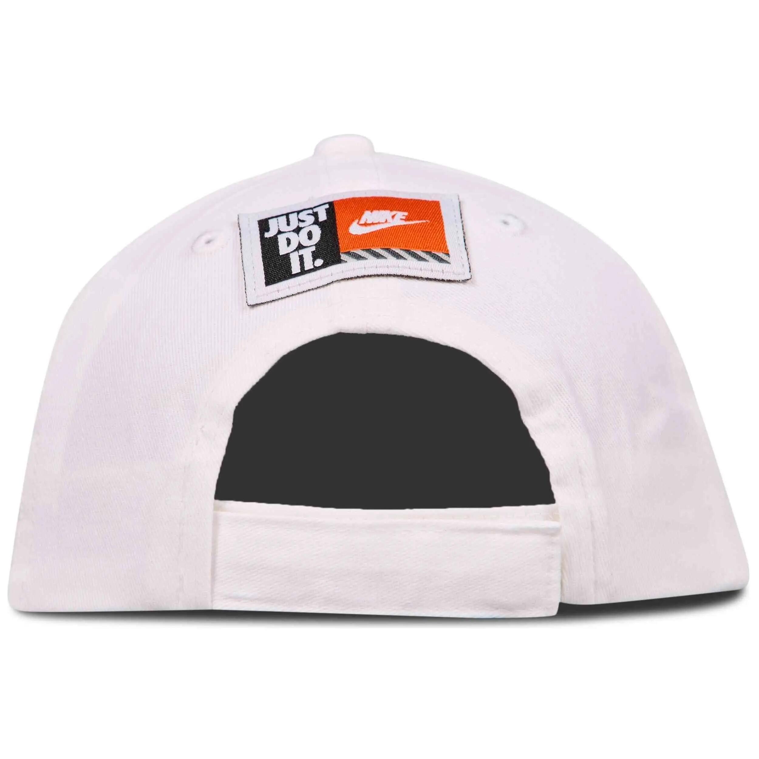 Casquette Nike modèle NAN STATEMENT PATCH CLUB CAP pour unisexe 3/4