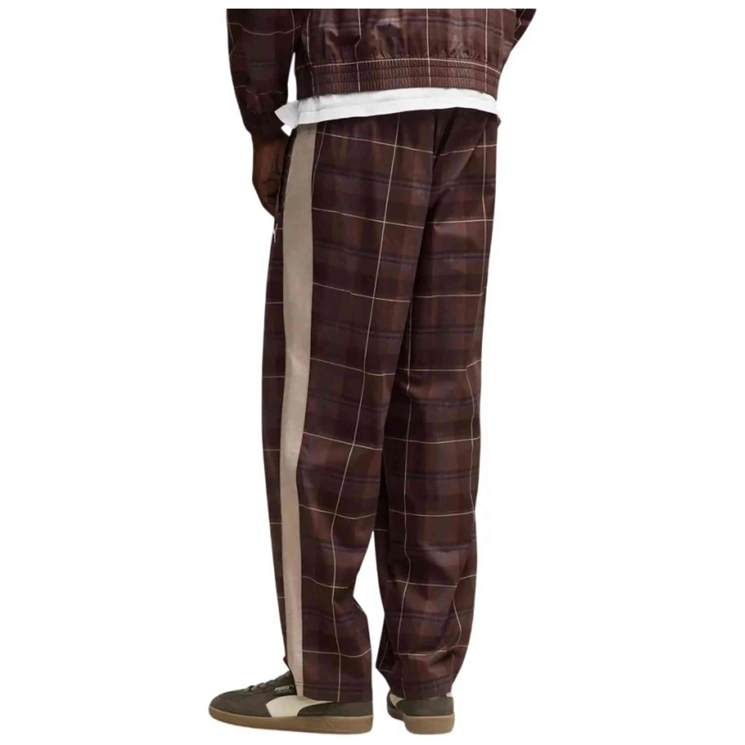 Pantaloni della tuta Puma modello T7 Track Pants "Chocolate Fondue" per uomini 2/5