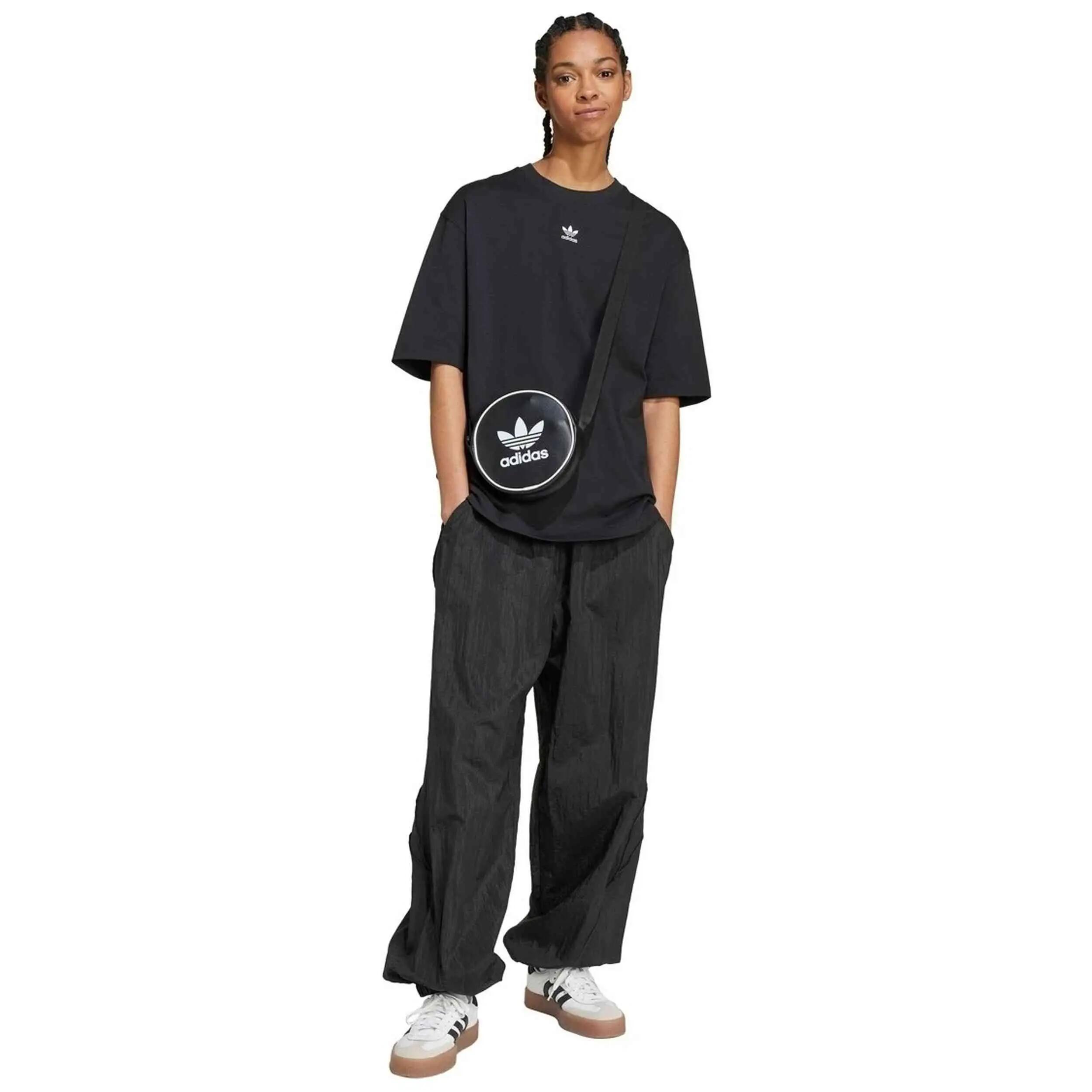 T-shirt Adidas modèle Essentials Boyfriend Tee pour femmes 5/5